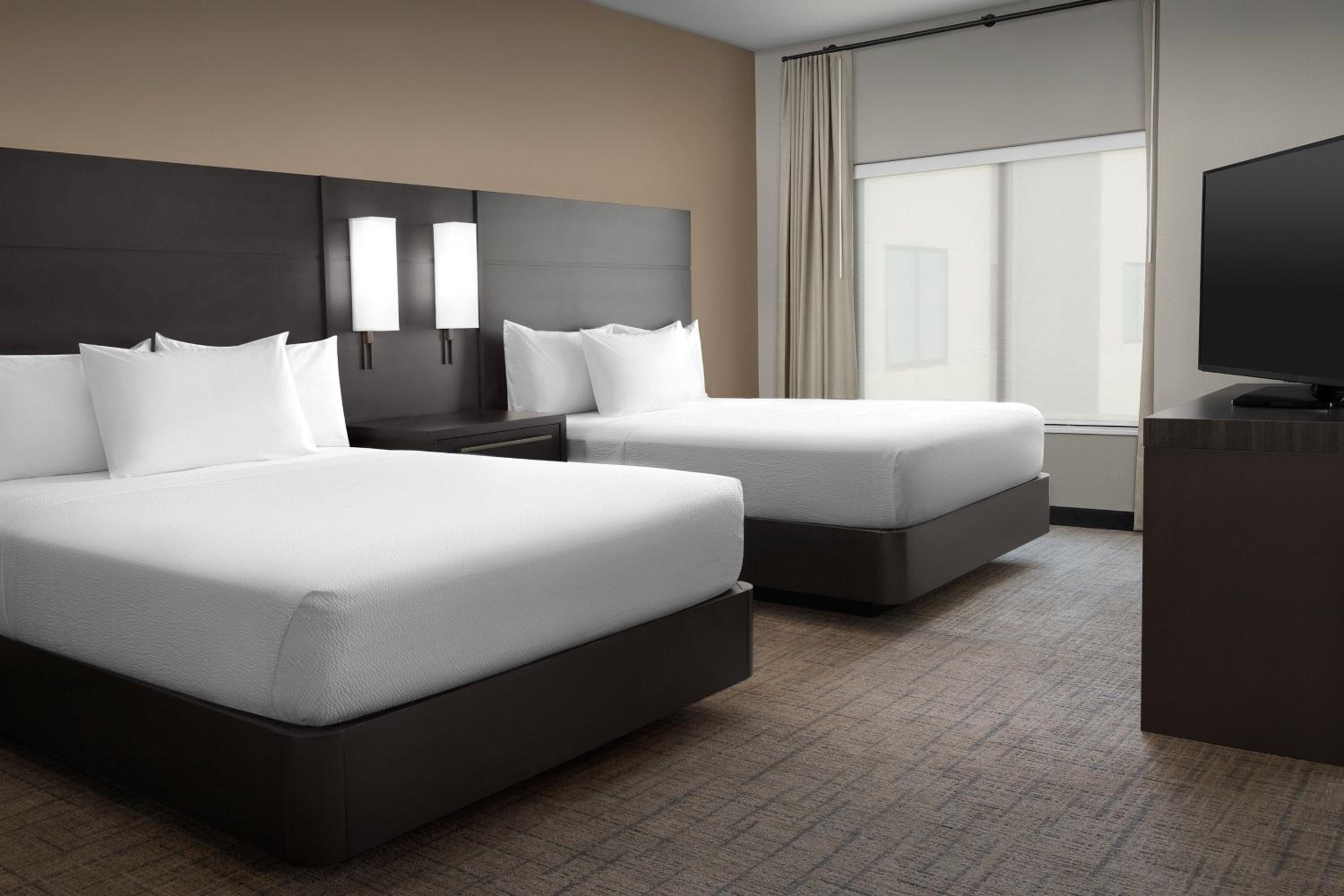 Queen Studio with Two Queen Beds and Sofa Bed - Photo 3