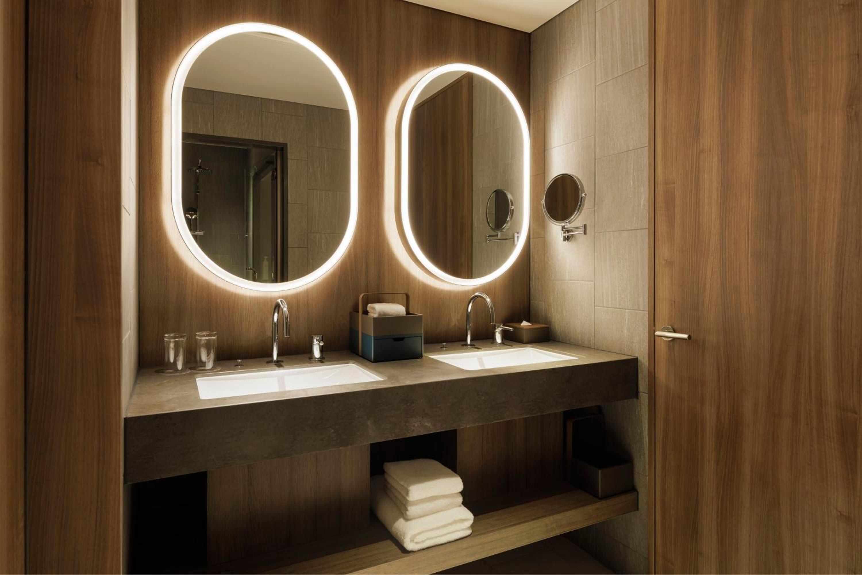 One-Bedroom King Suite - City View - Photo 3