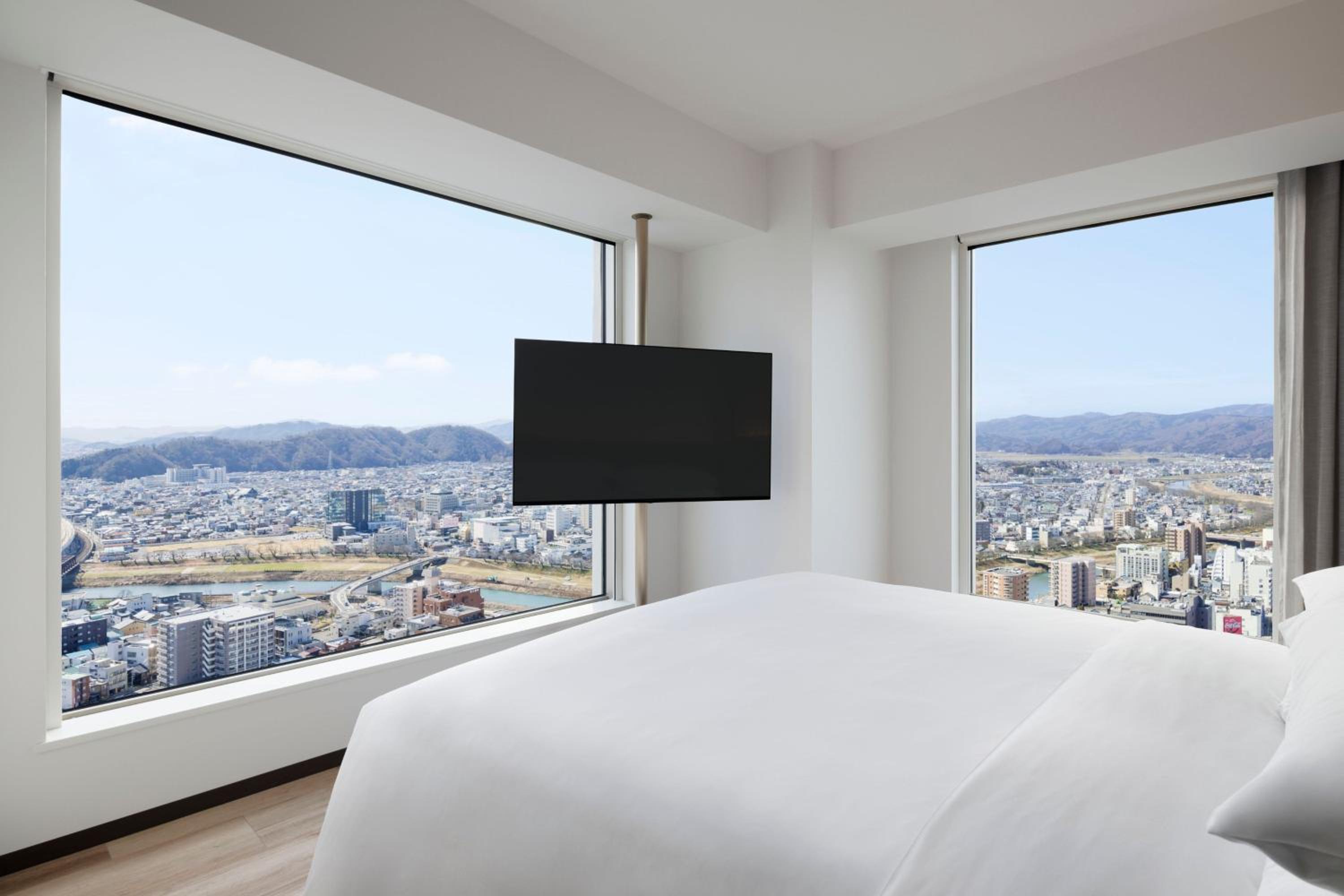 One-Bedroom King Suite - City View - Photo 4