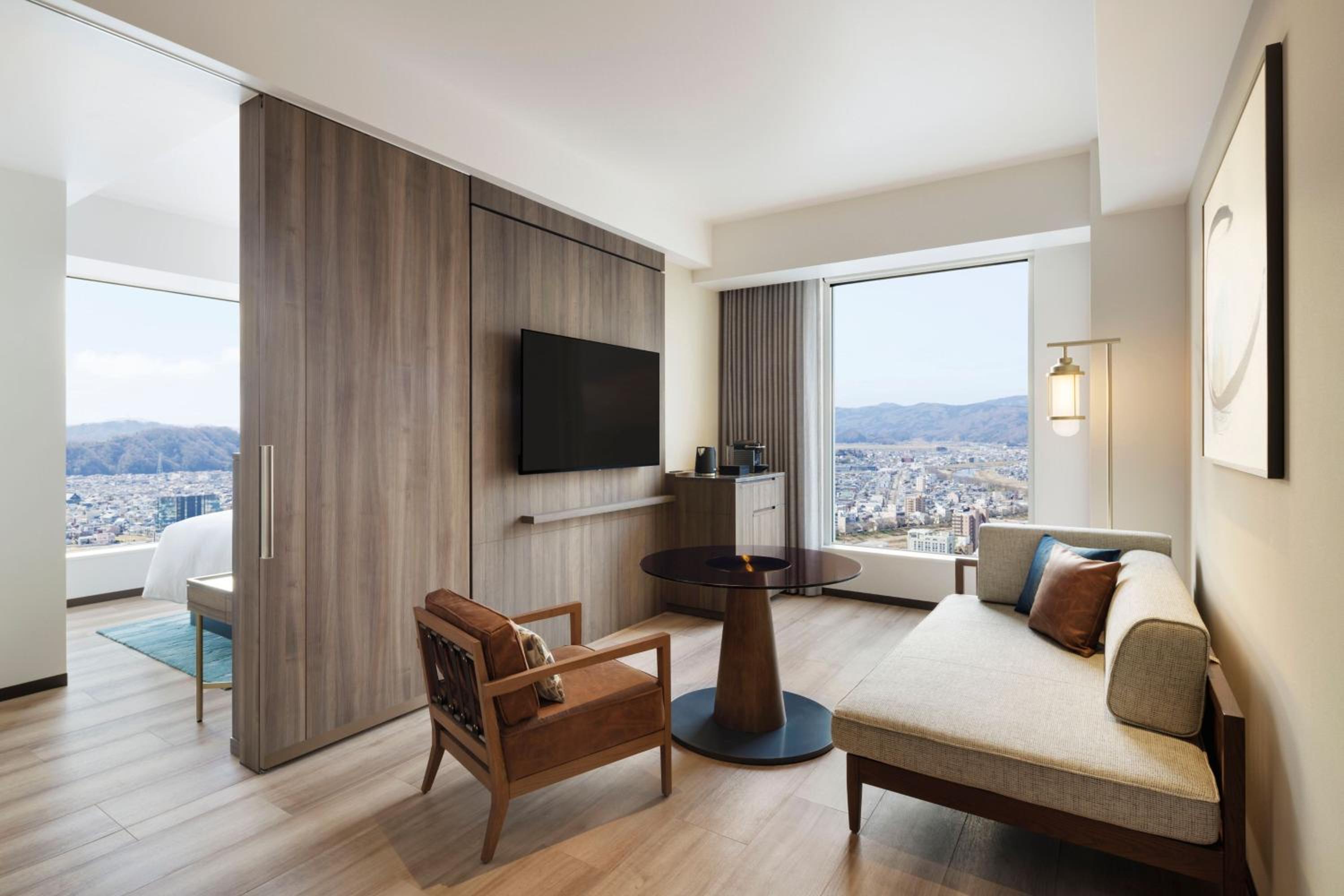 One-Bedroom King Suite - City View - Photo 1