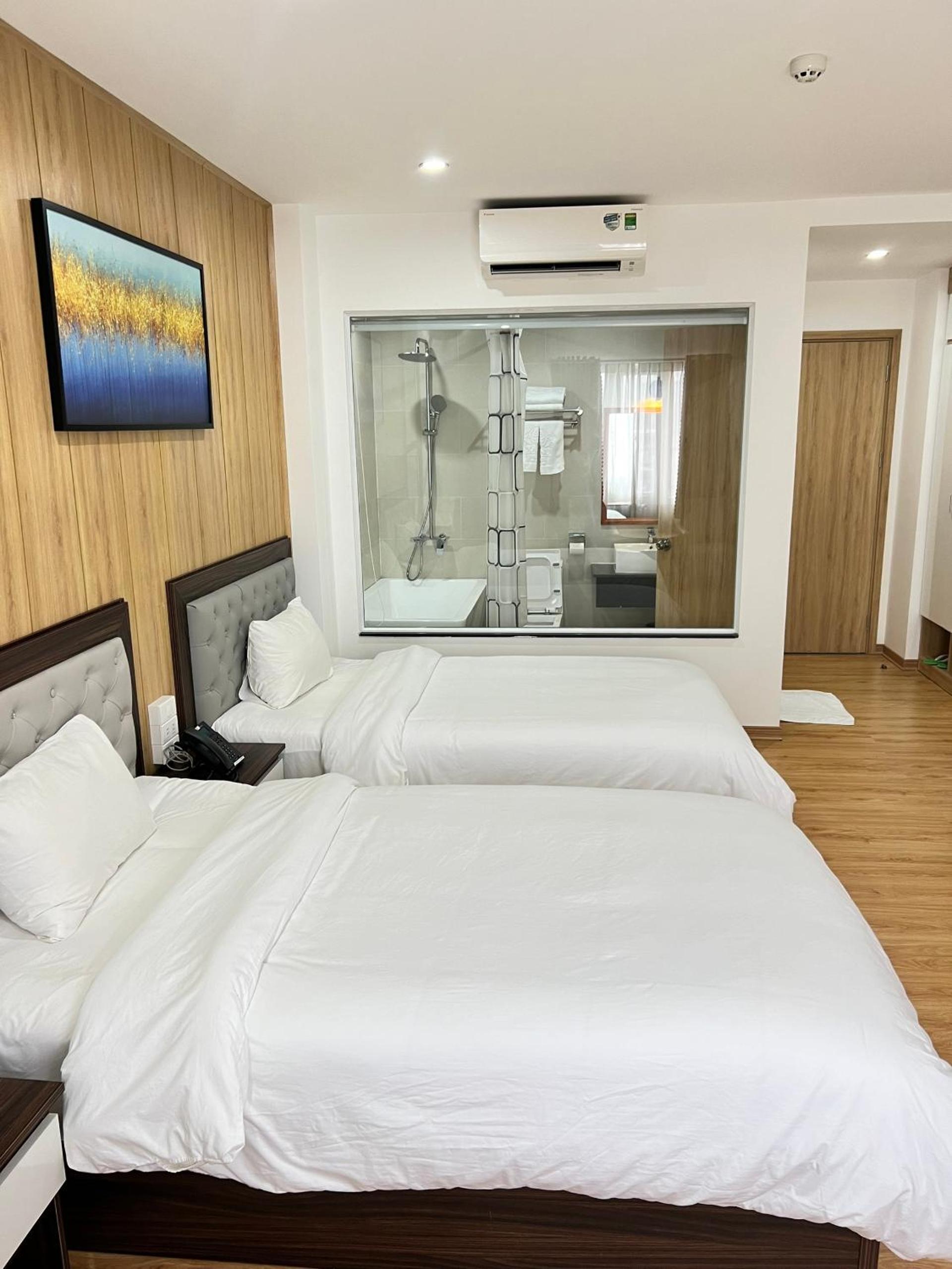 Twin Room with Bath photo 2