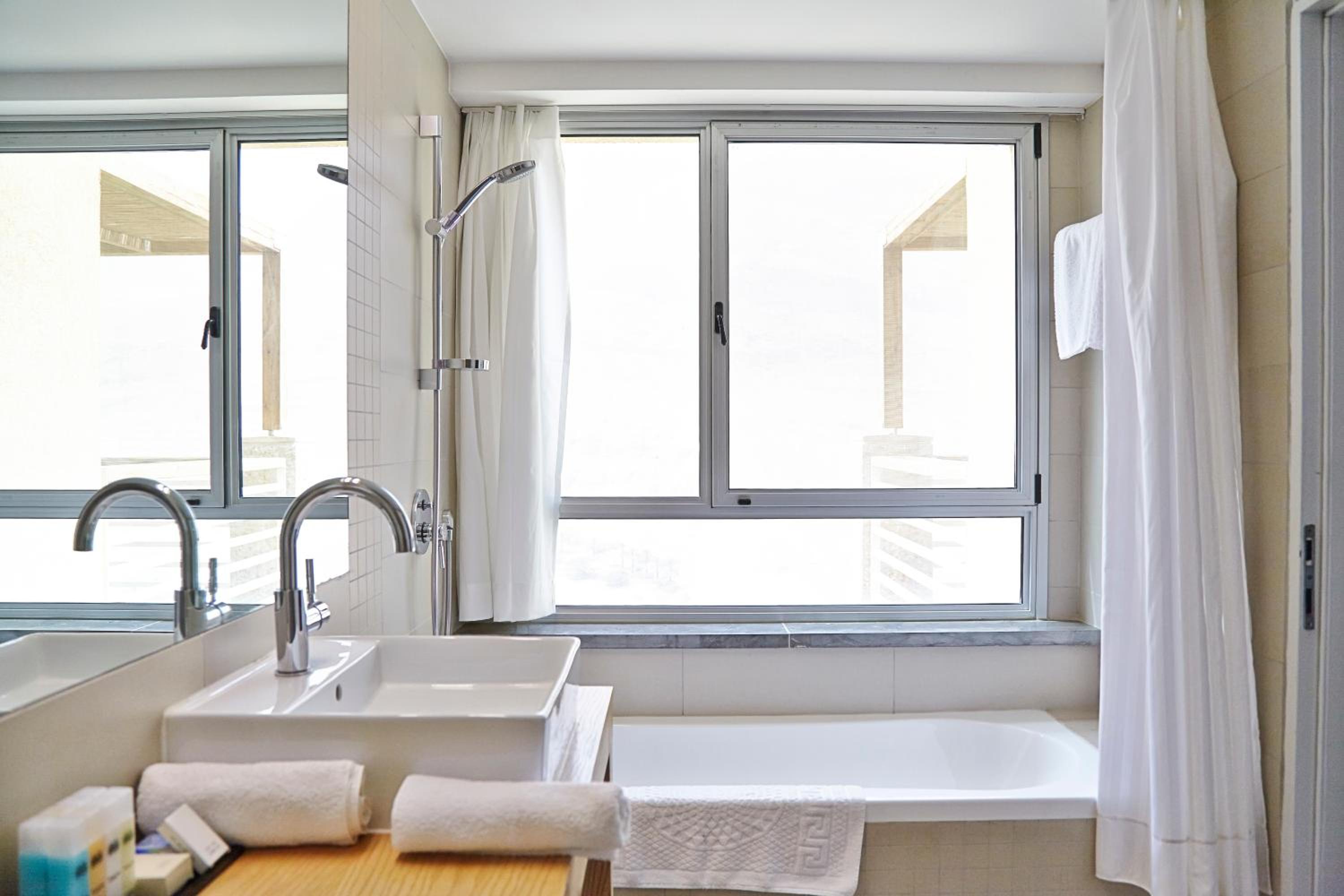Deluxe Double or Twin Room with Terrace - Photo 4