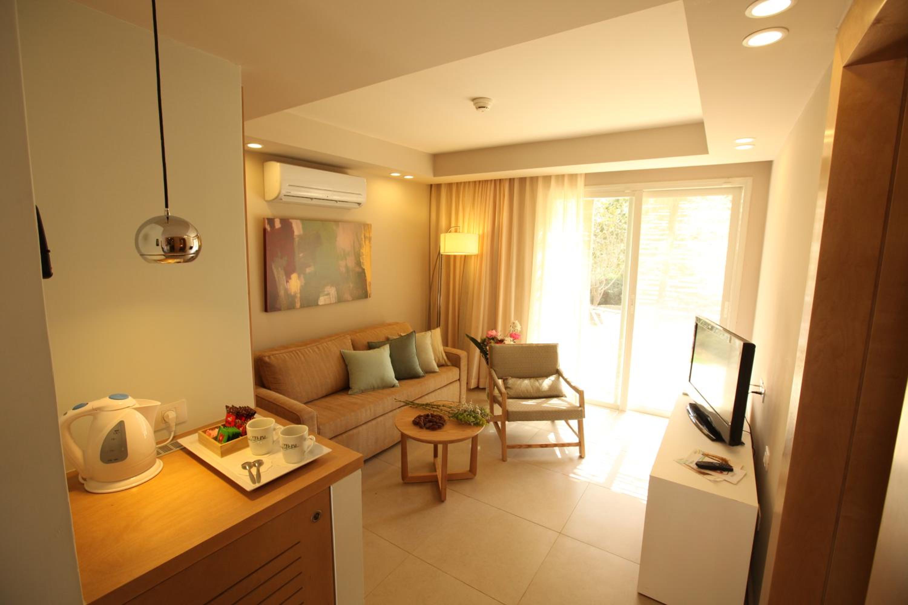 Junior Suite with Terrace - Photo 5