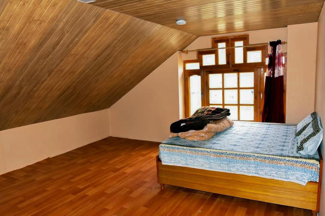 Double Room with Shared Bathroom photo 3