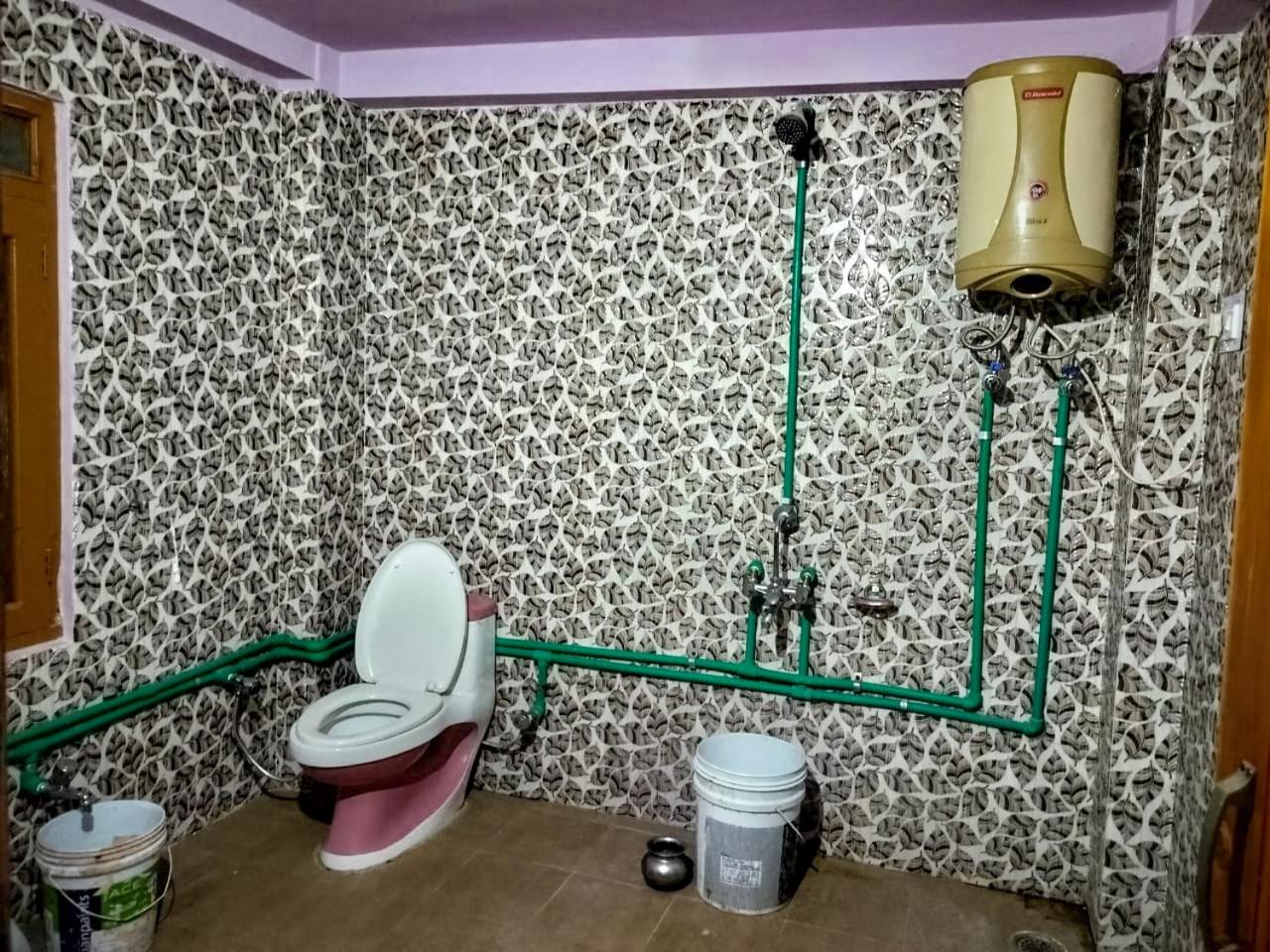 Double Room with Shared Bathroom photo 2