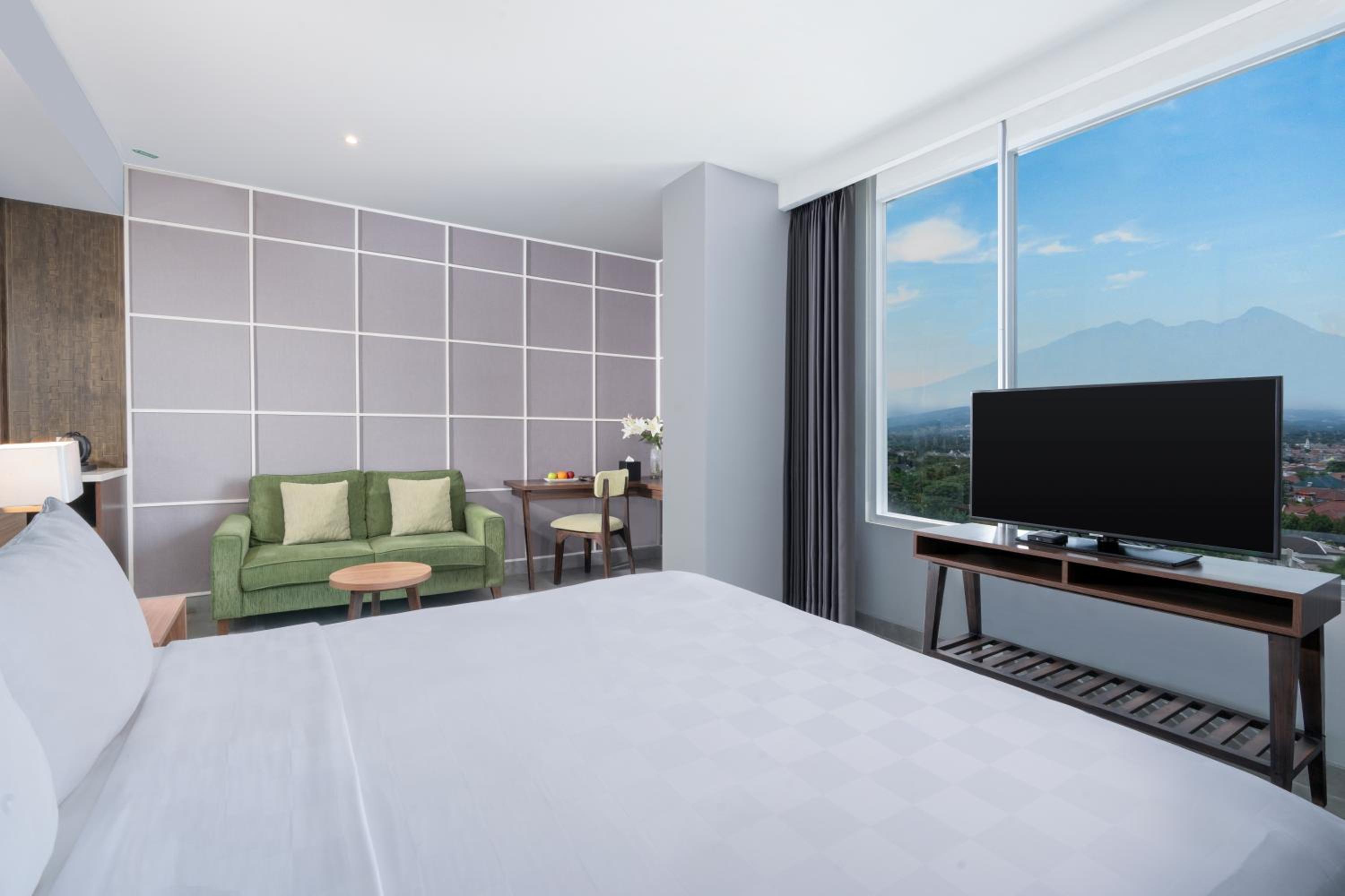 Superior Deluxe Queen Room - Photo 3