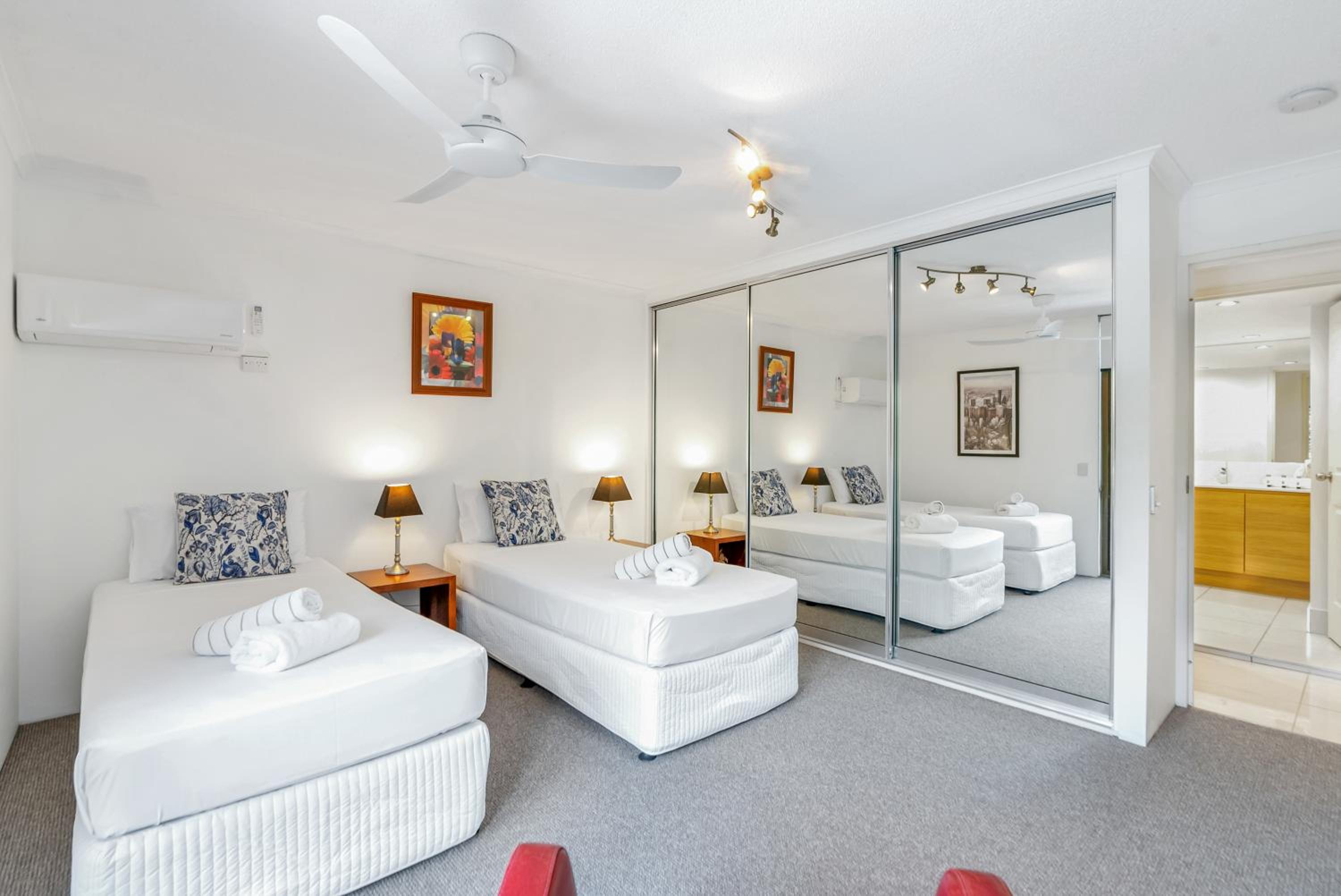 Deluxe Two-Bedroom Oceanview Apartment - Top Floor  photo 3
