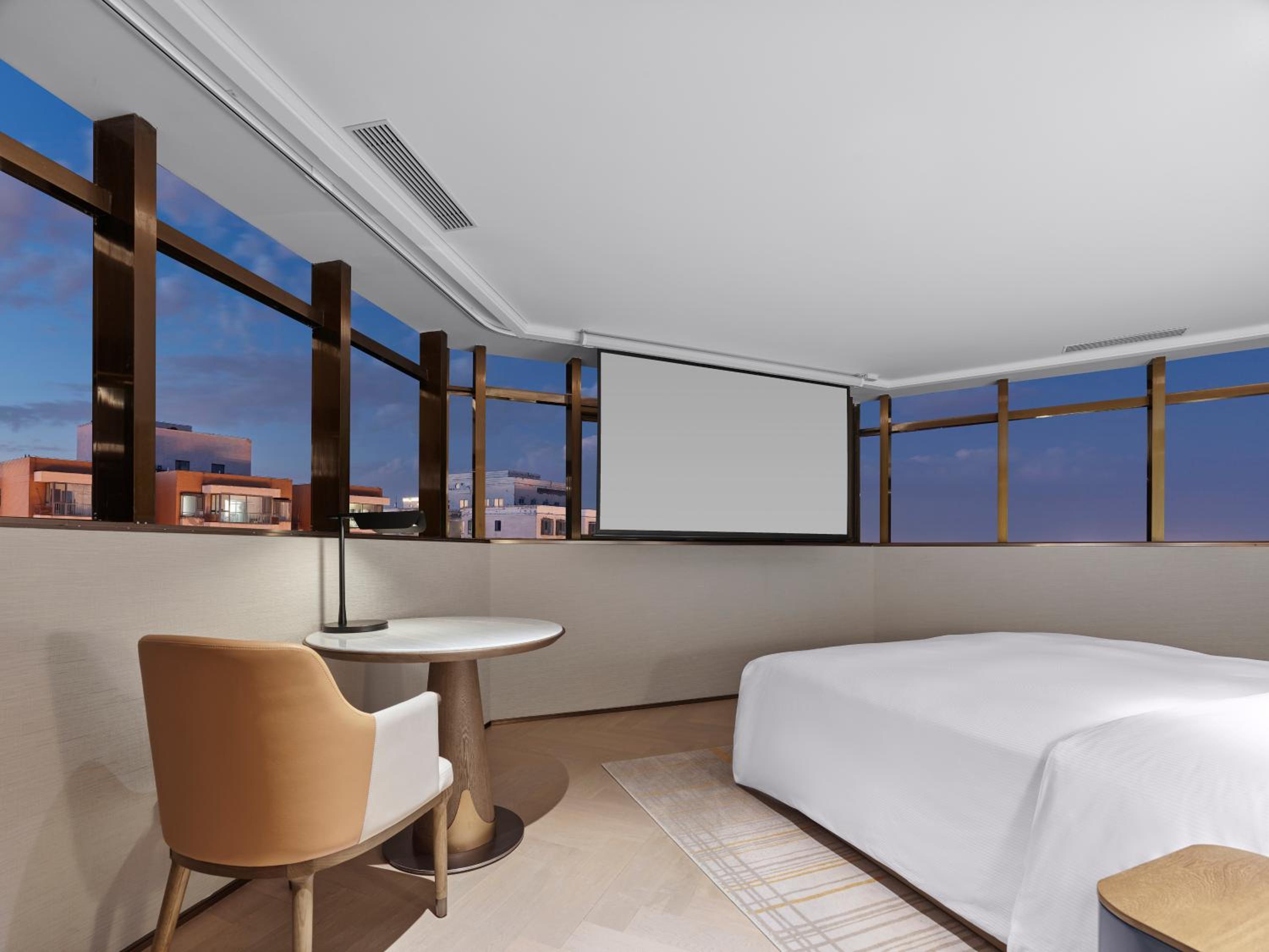 Deluxe King Suite