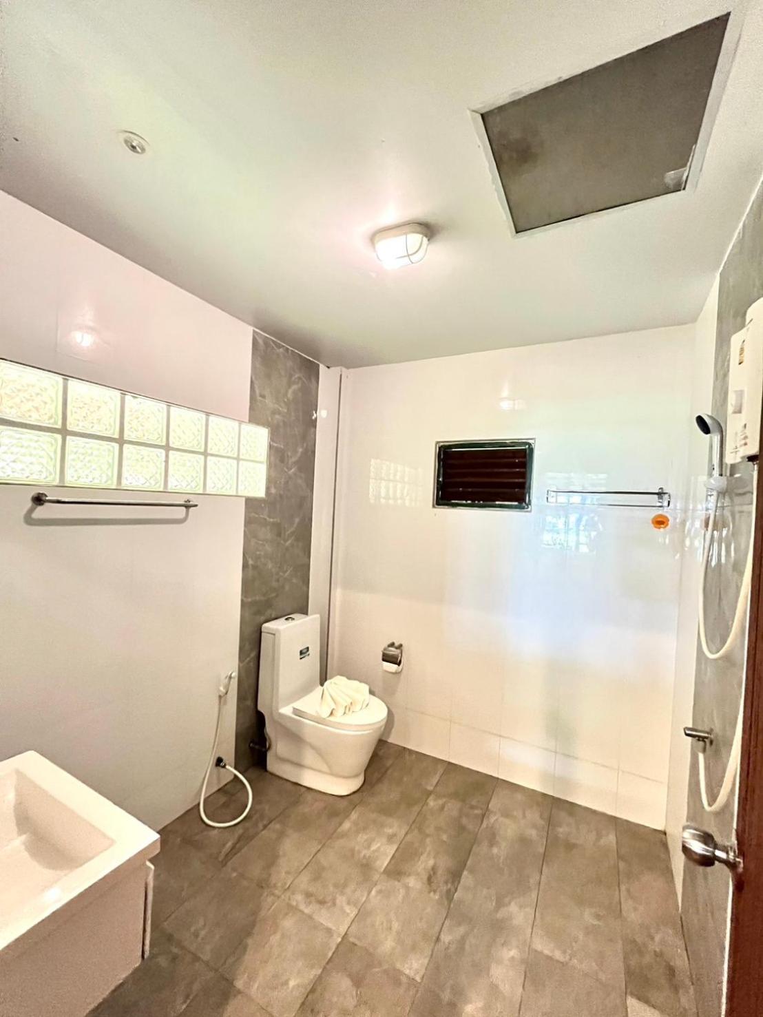 Standard Twin Room - Photo 3