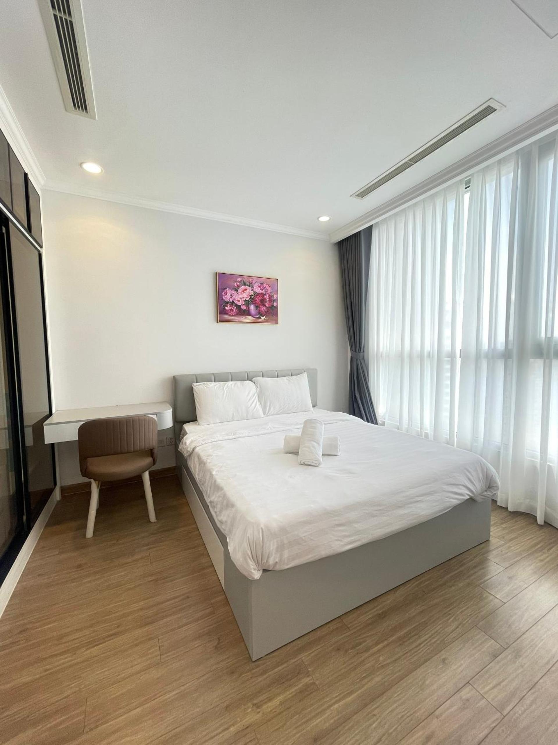 Three-Bedroom Apartment With Park View photo 2