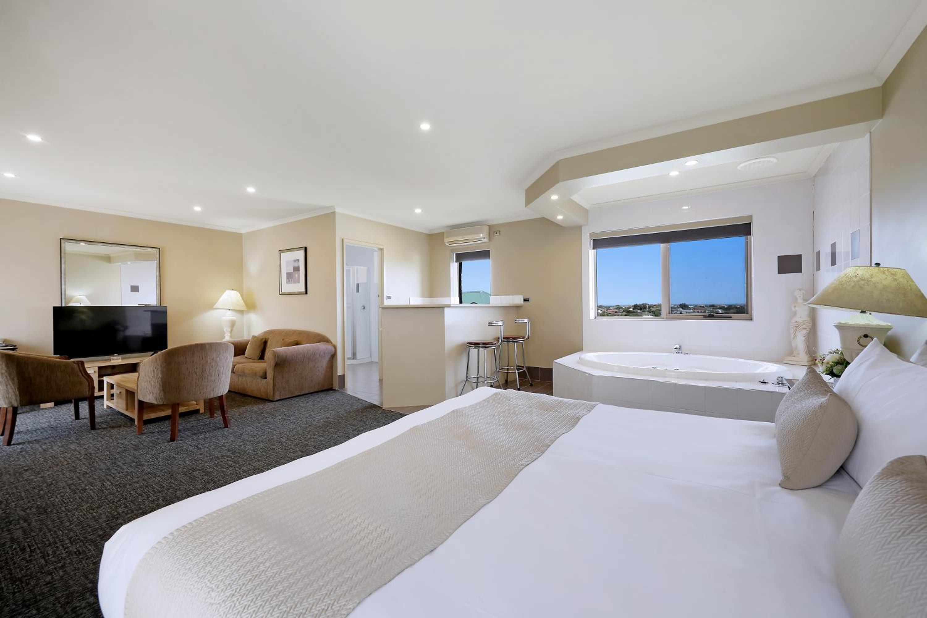 Presidential King Suite with Ocean View/2 Person Whirlpool - Non Smoking photo 3