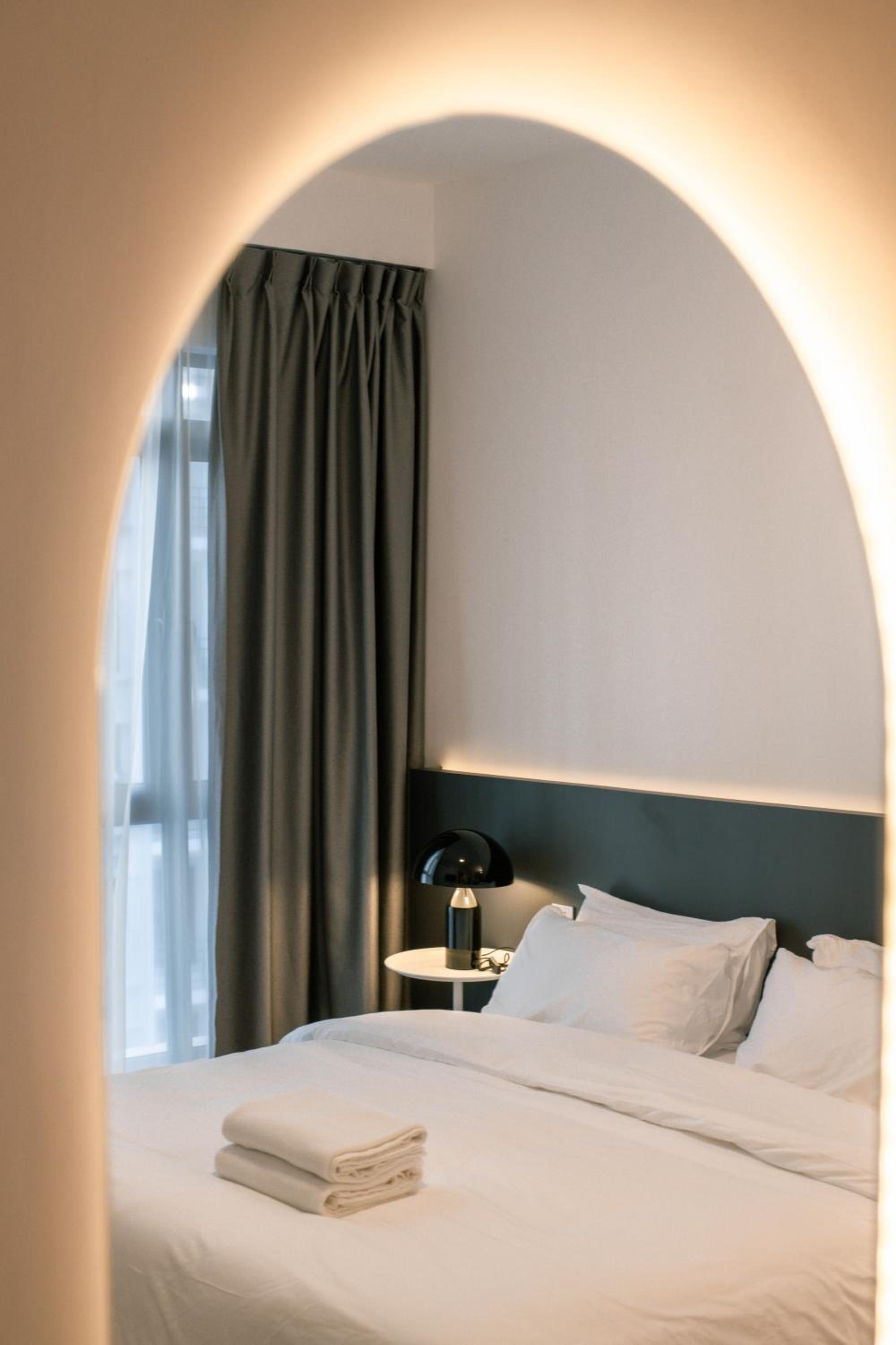 Deluxe King Suite photo 2