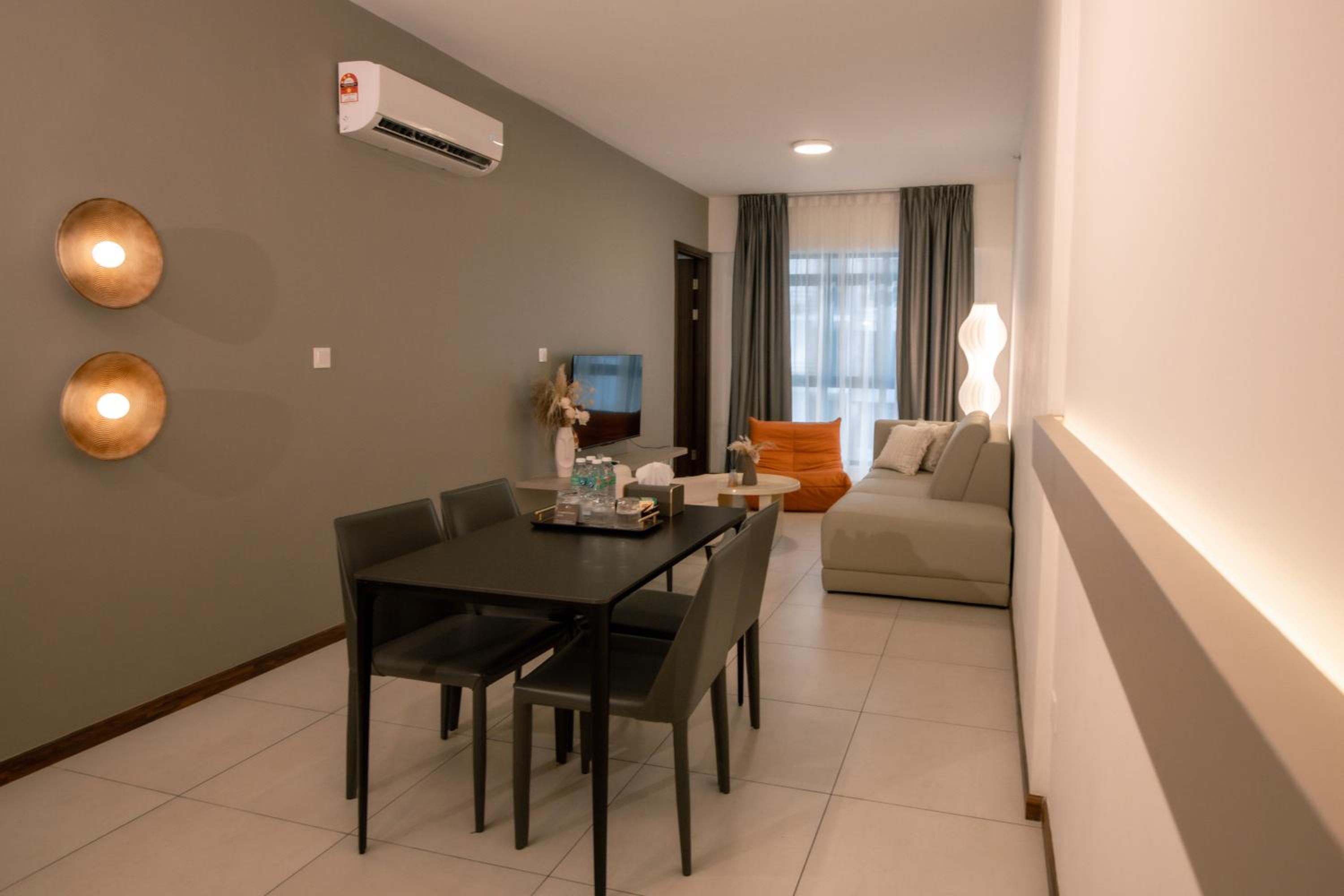 Family Room photo 2