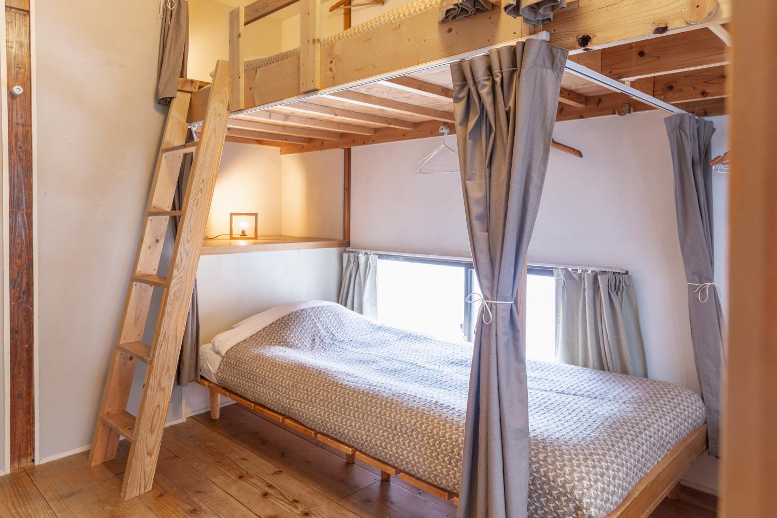 Bed in 4-Bed Mixed Dormitory Room photo 2