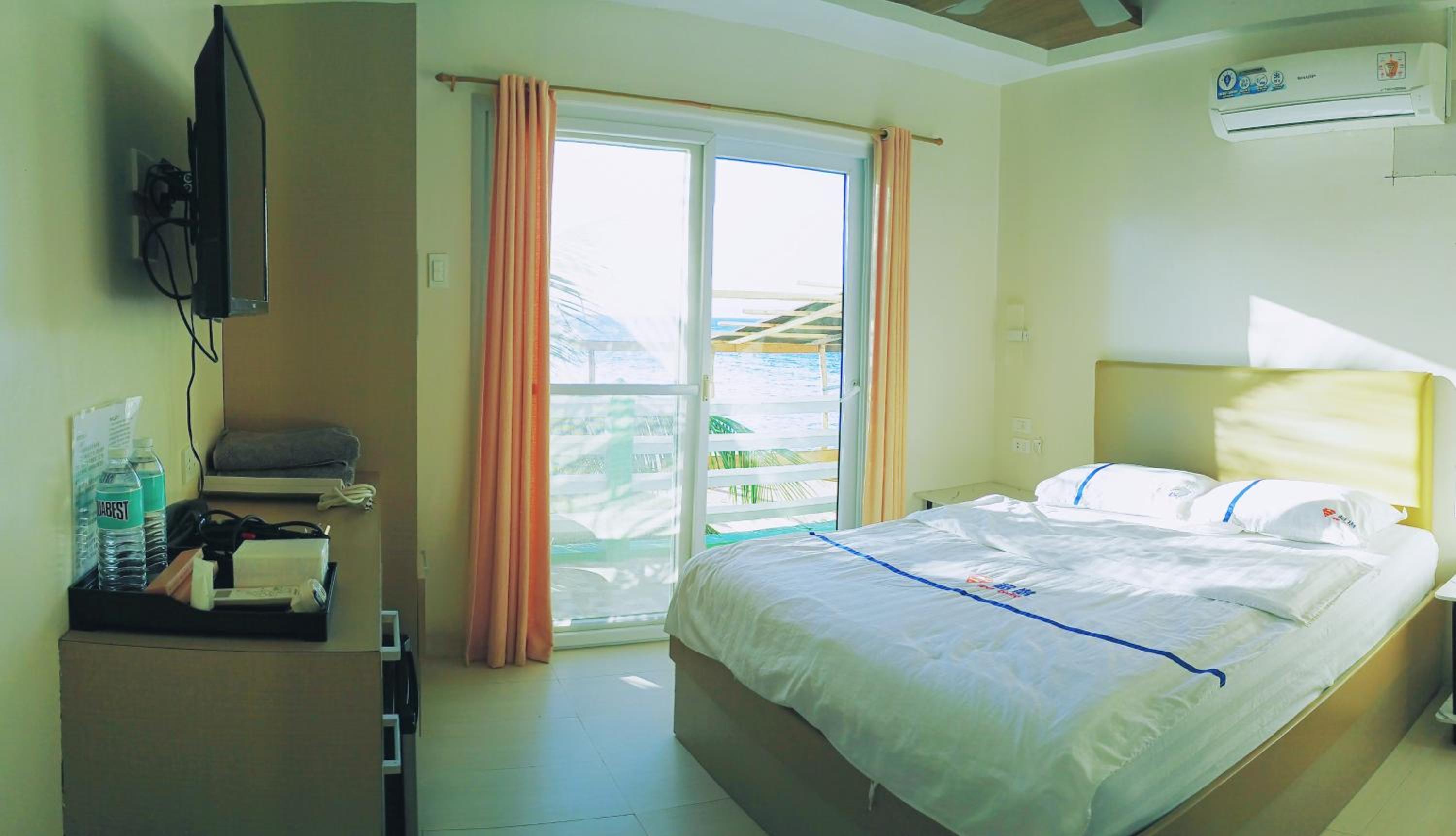 Deluxe Double Room With Side Sea View photo 3