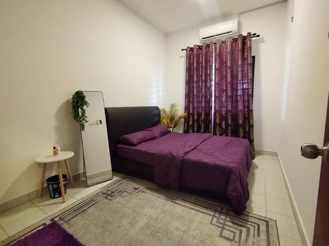 Three-Bedroom House photo 3