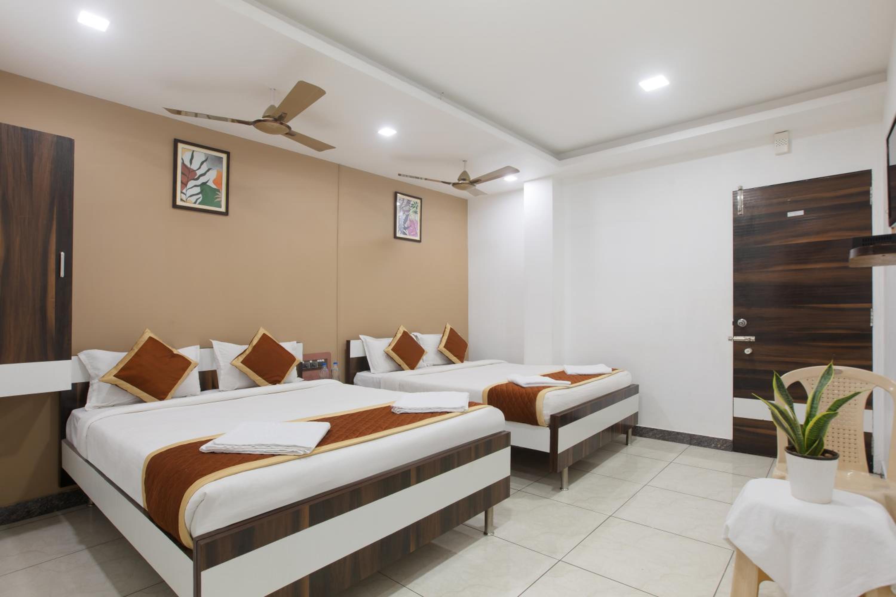 Quadruple Room - Photo 1
