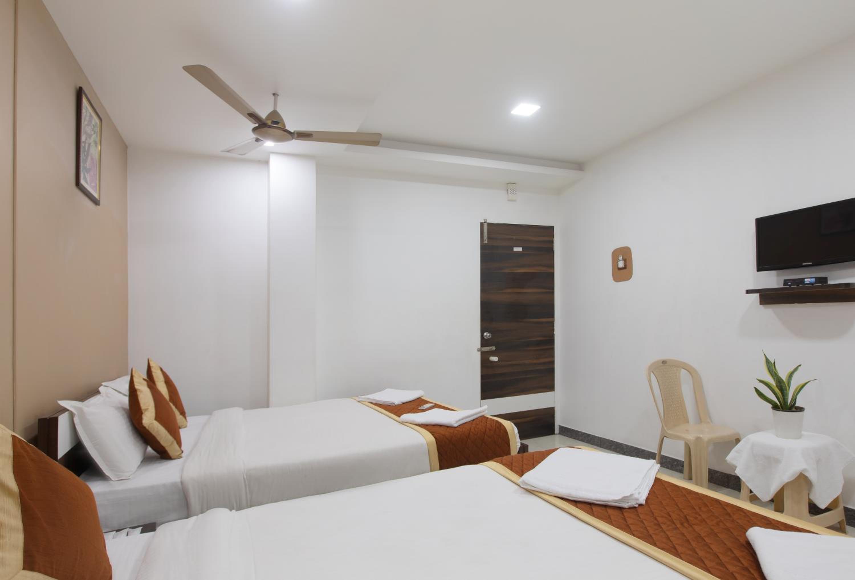 Quadruple Room - Photo 7