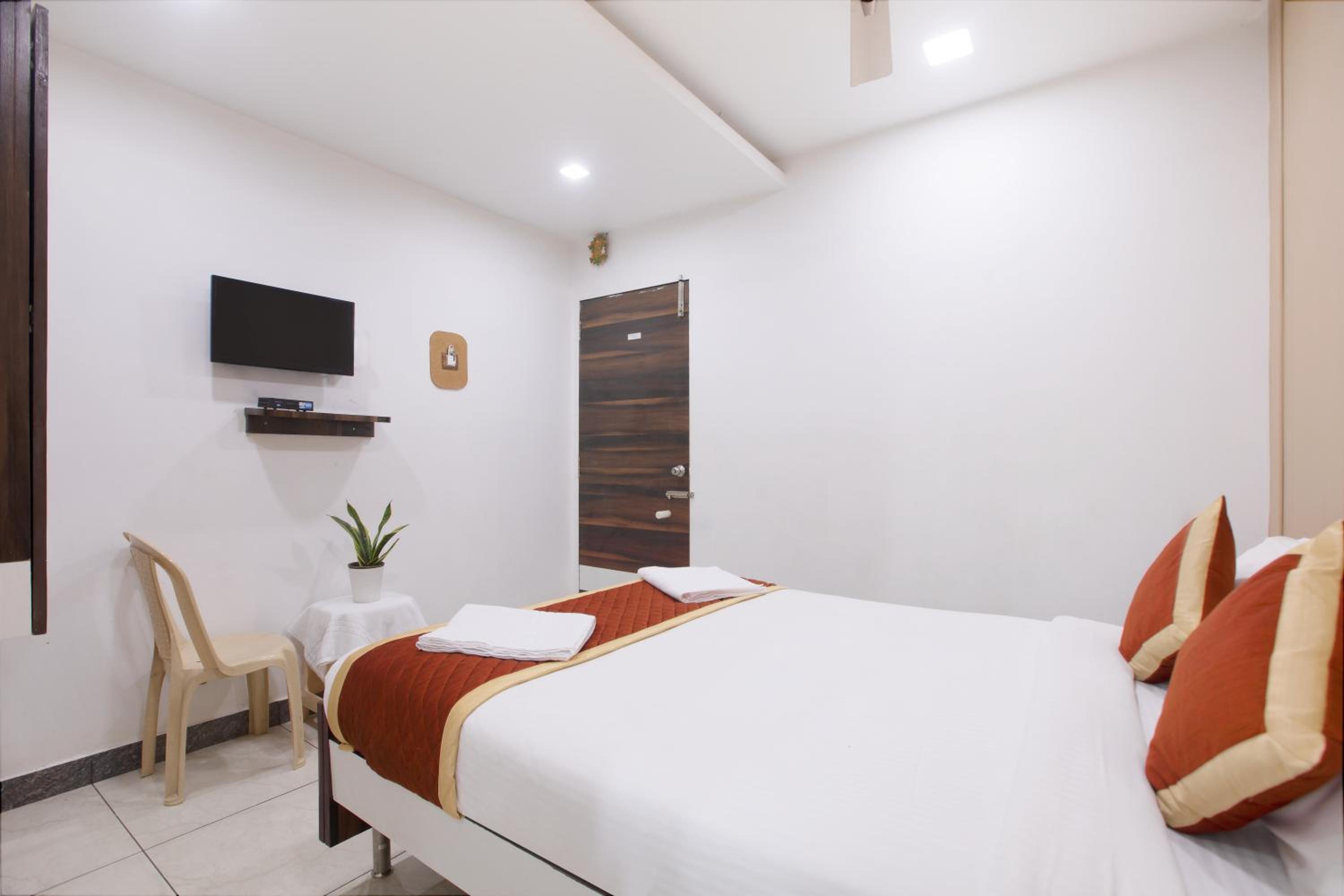 Double Room - Photo 6