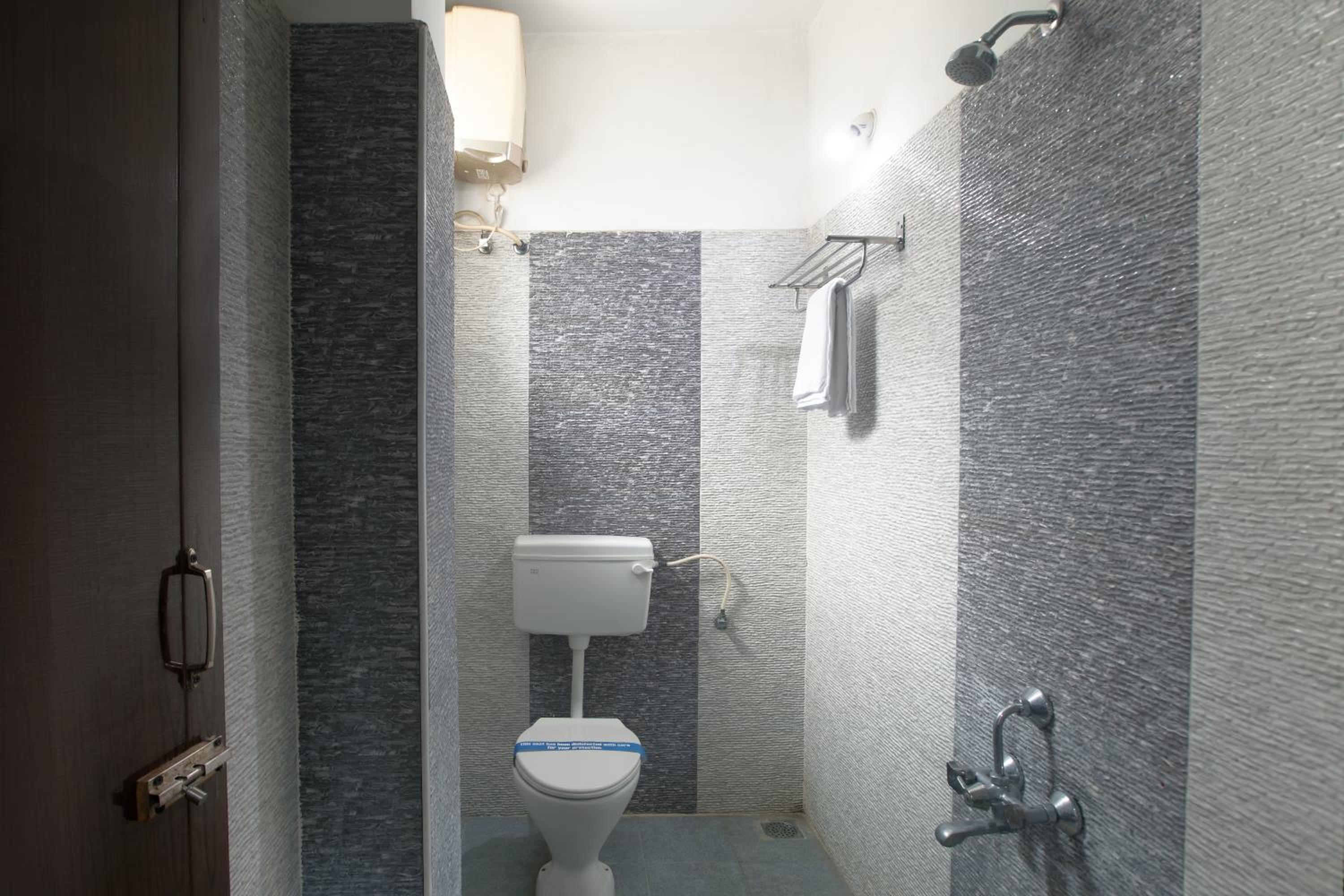 Quadruple Room - Photo 8