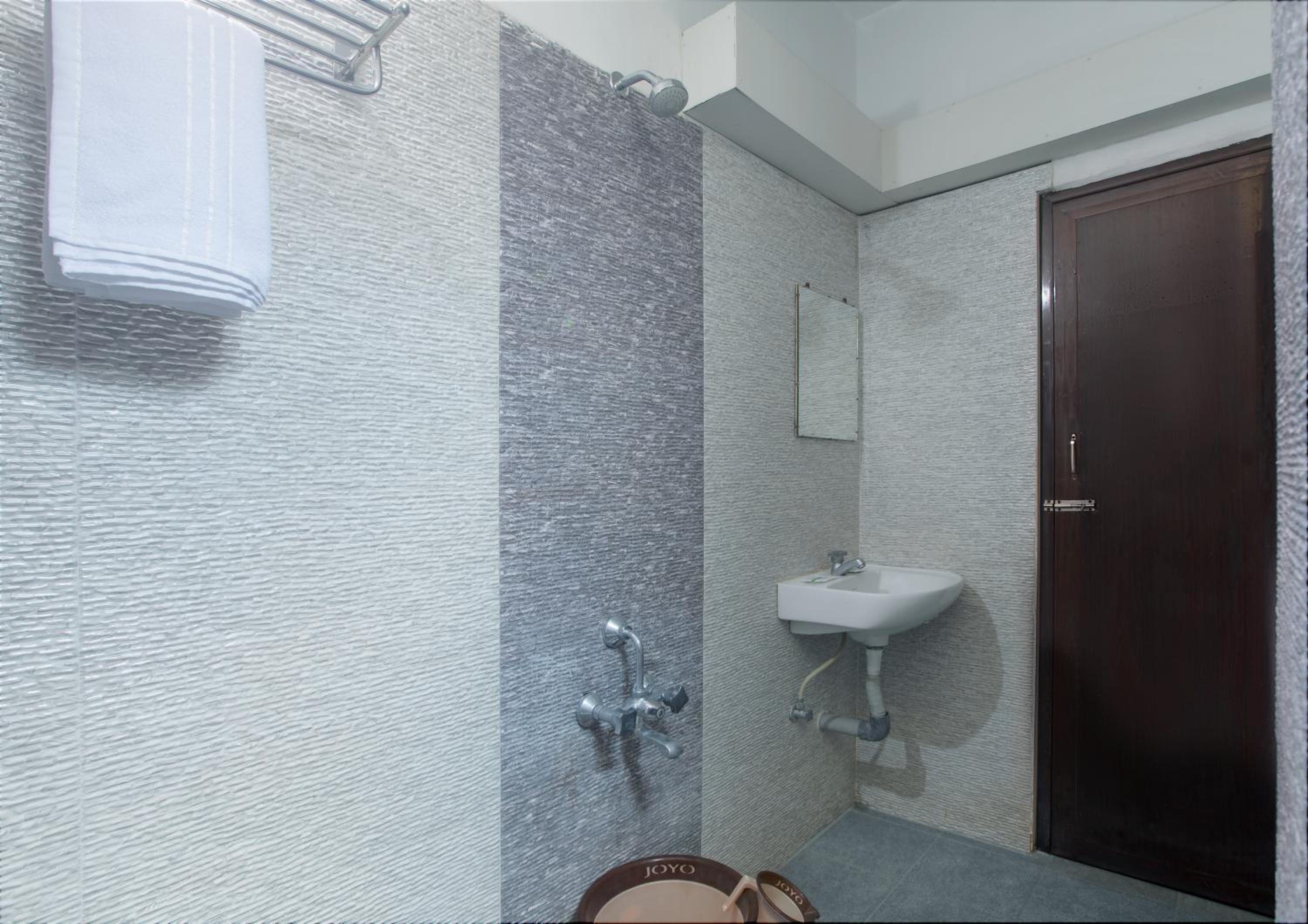 Double Room - Photo 5