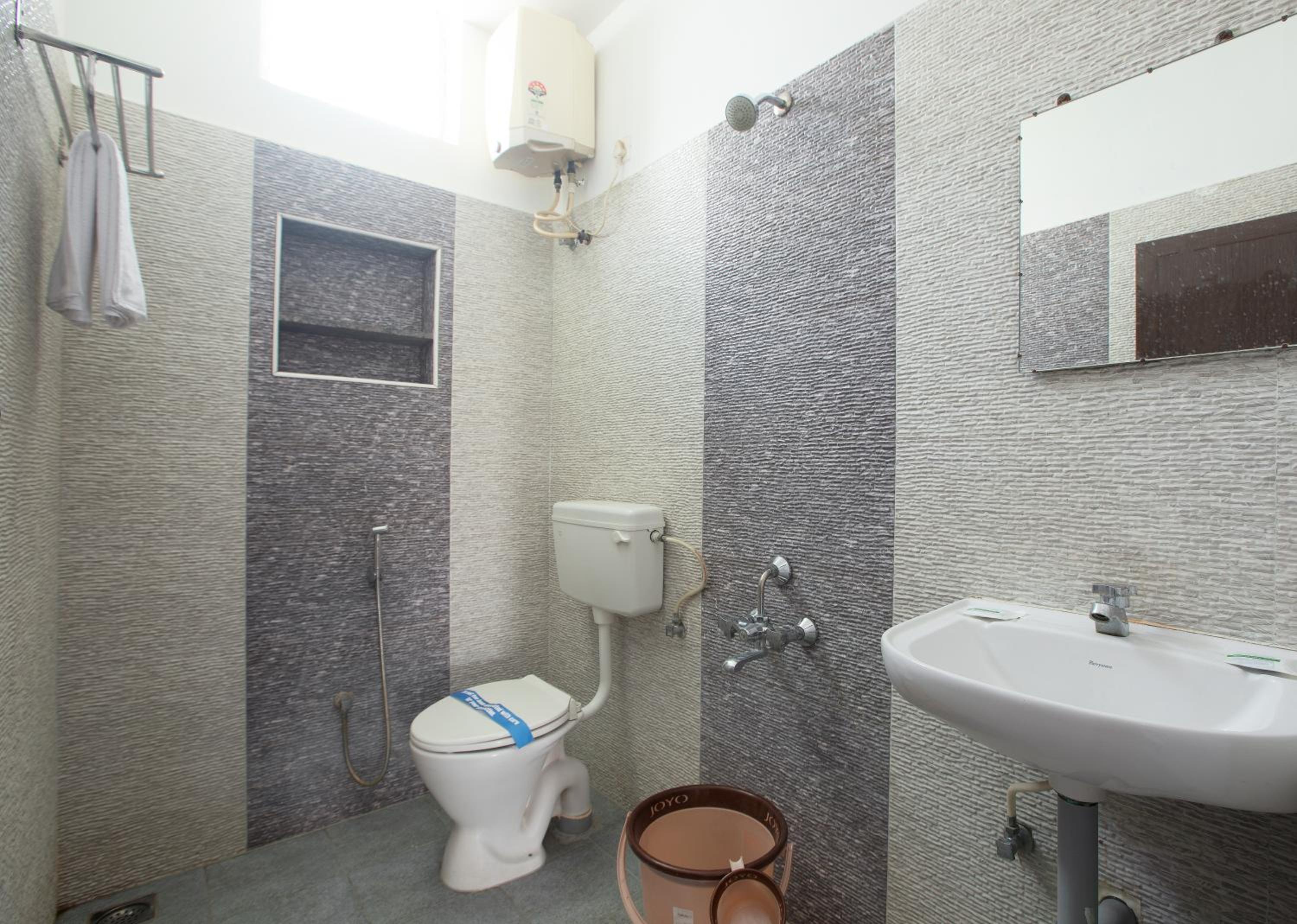 Quadruple Room - Photo 3