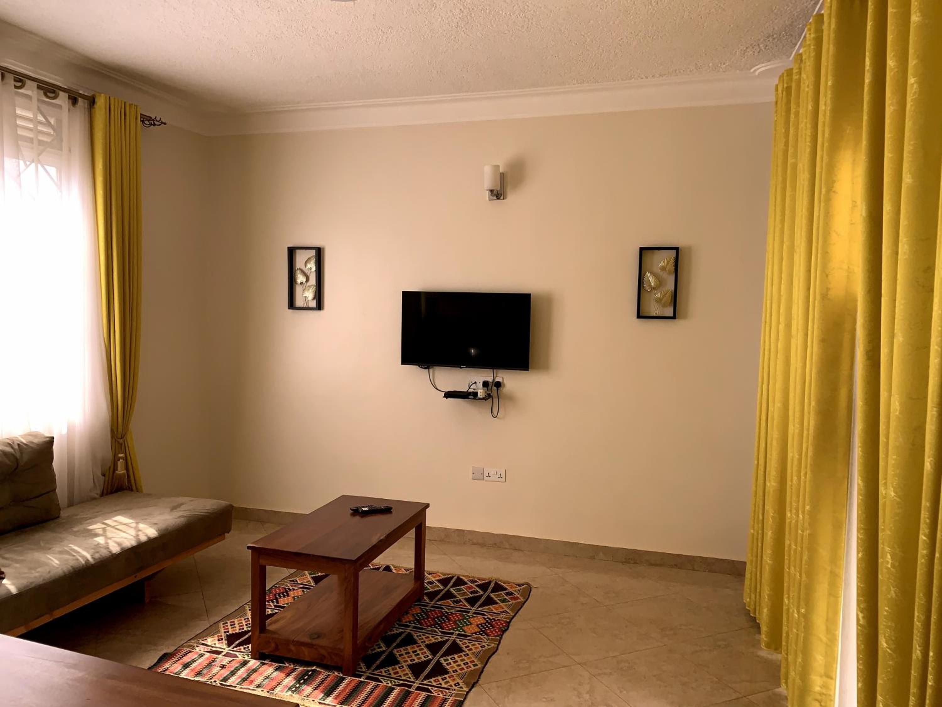 One-Bedroom Apartment photo 1