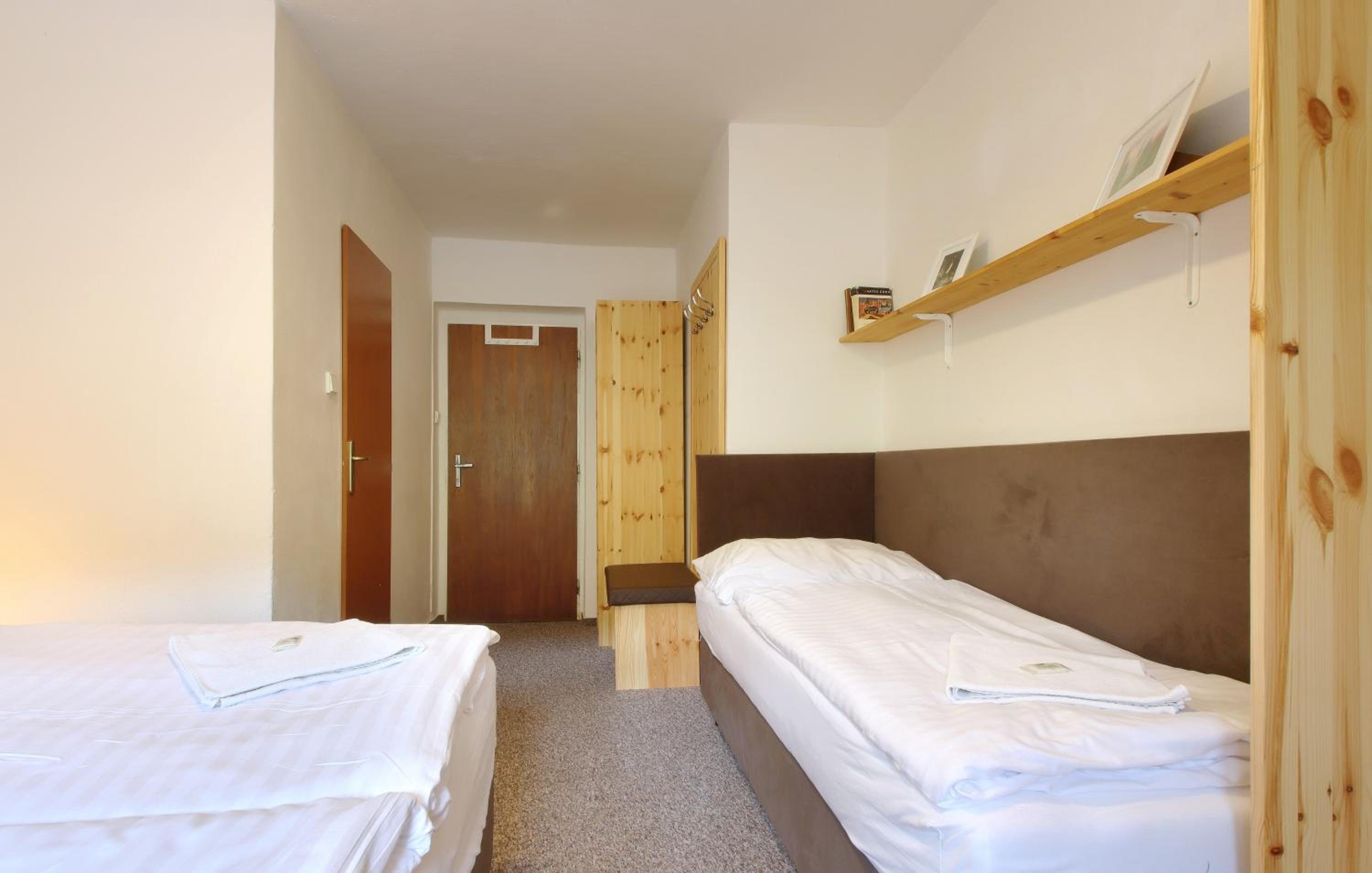 Standard Triple Room - Photo 4