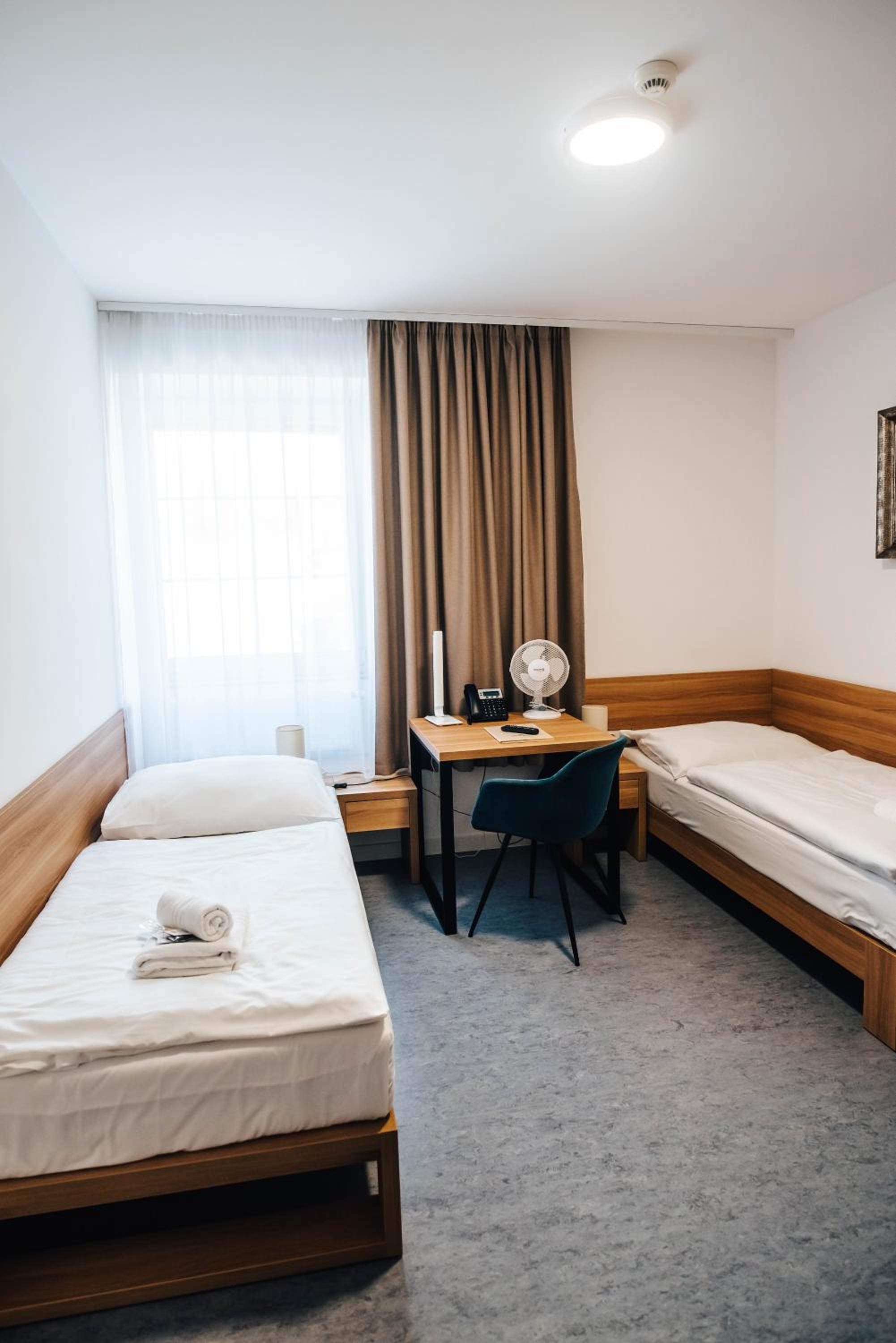 Economy Twin Room - Photo 1