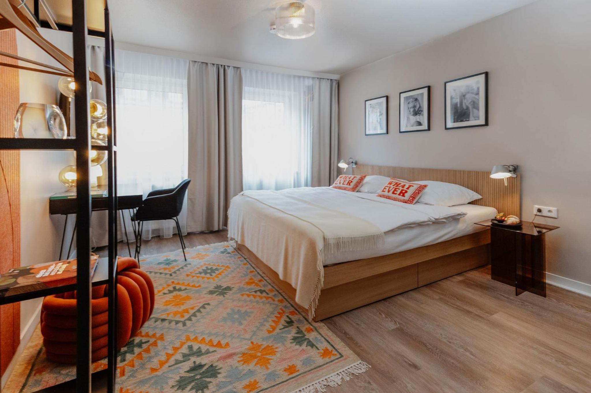 Double Room with Hallway Restroom
