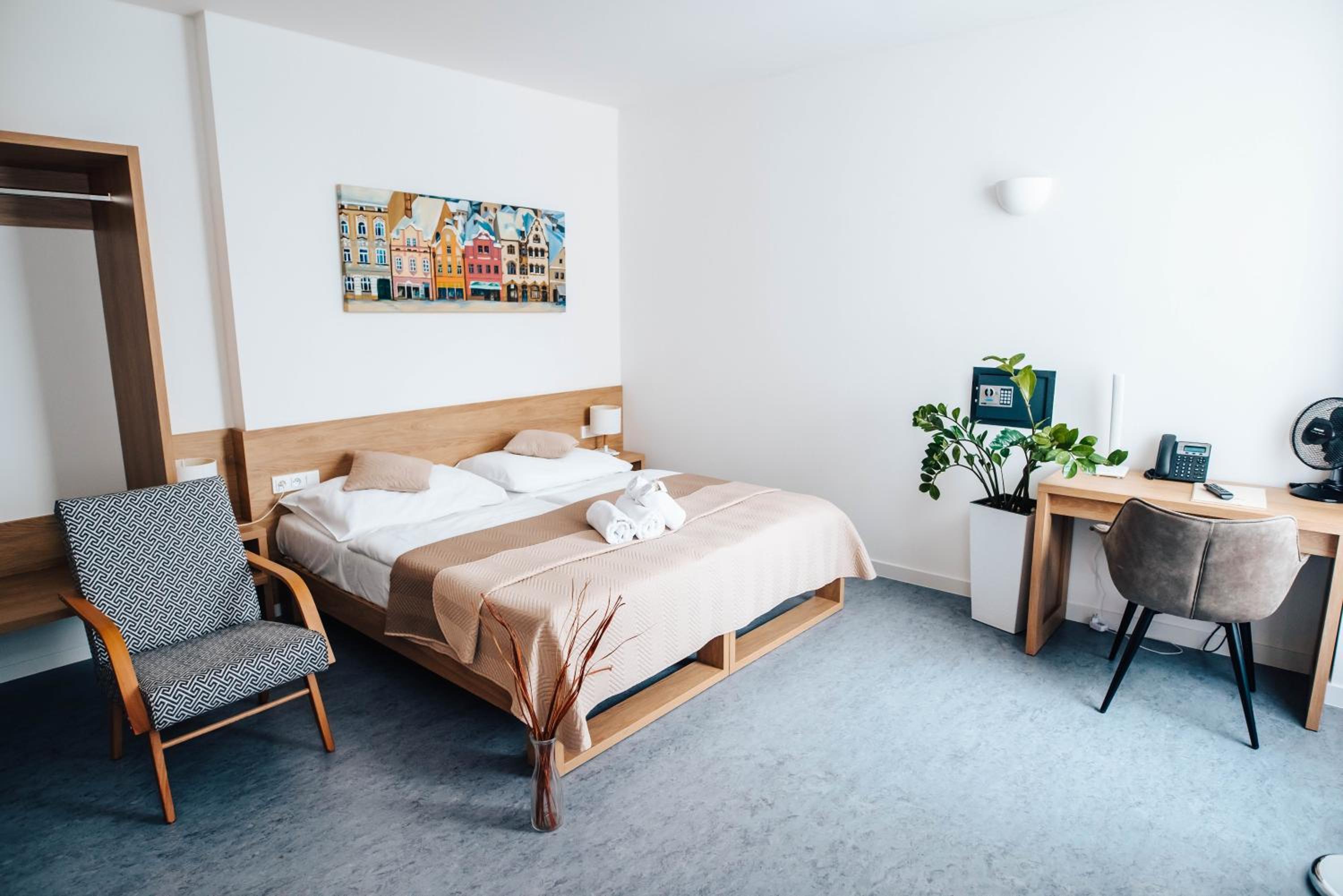Deluxe Double or Twin Room - Photo 2