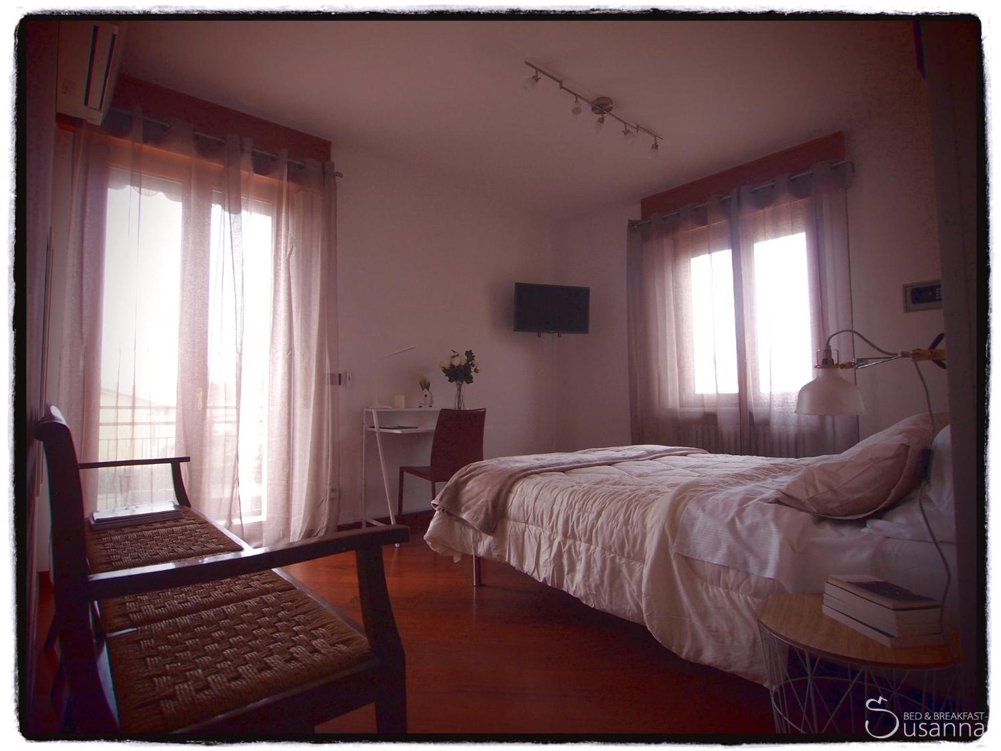 Large Double Room - Photo 1