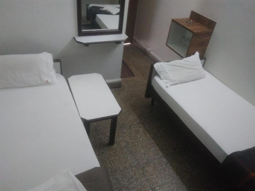 Economy Double Room - Photo 7