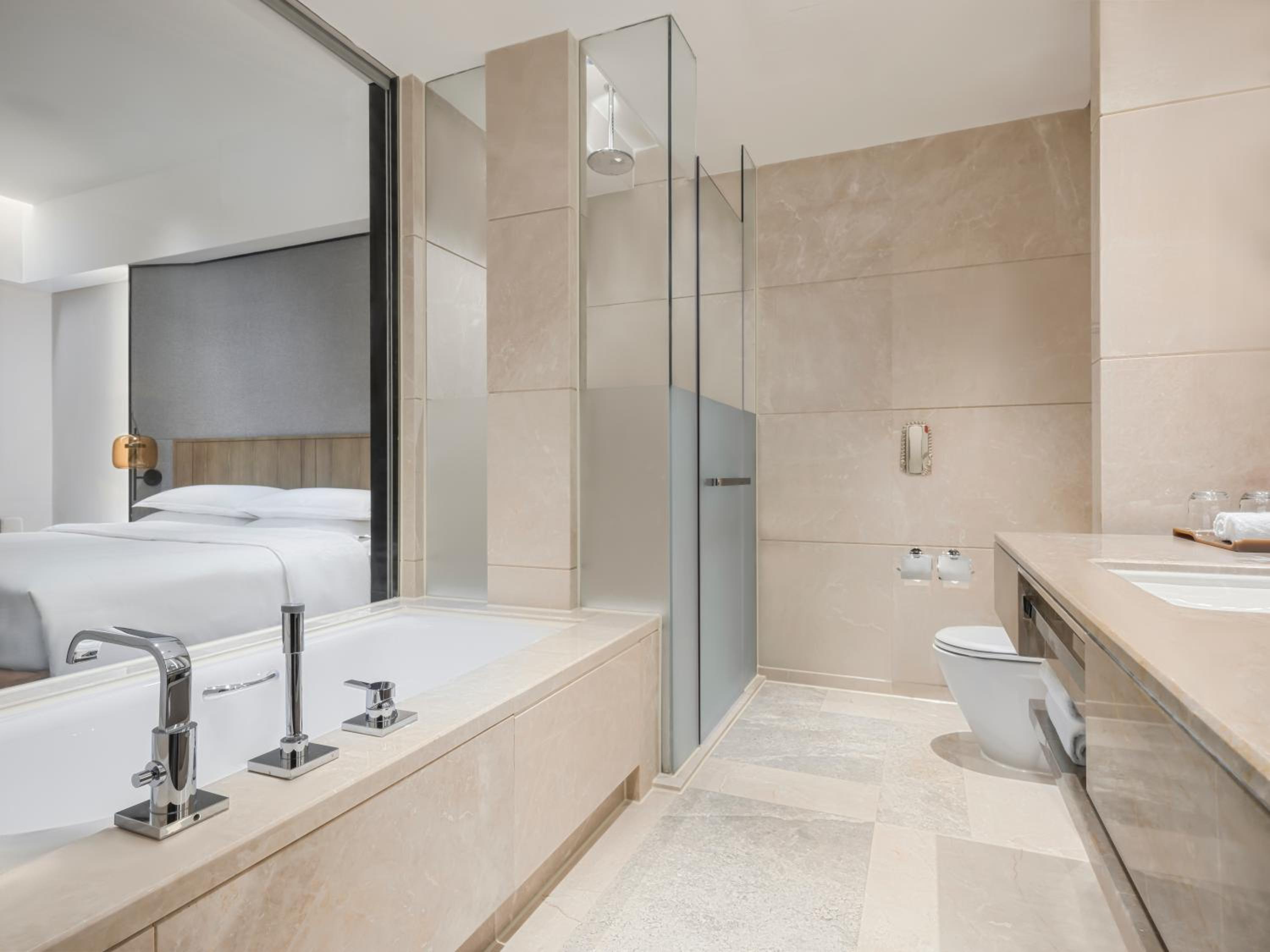 Deluxe, Guest room, 1 King, City view - Photo 8