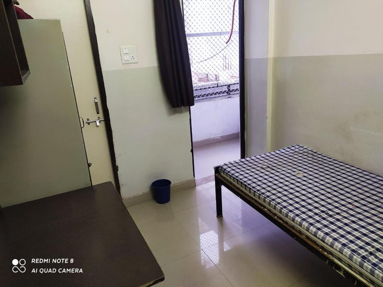 Single Room With Private Bathroom photo 3