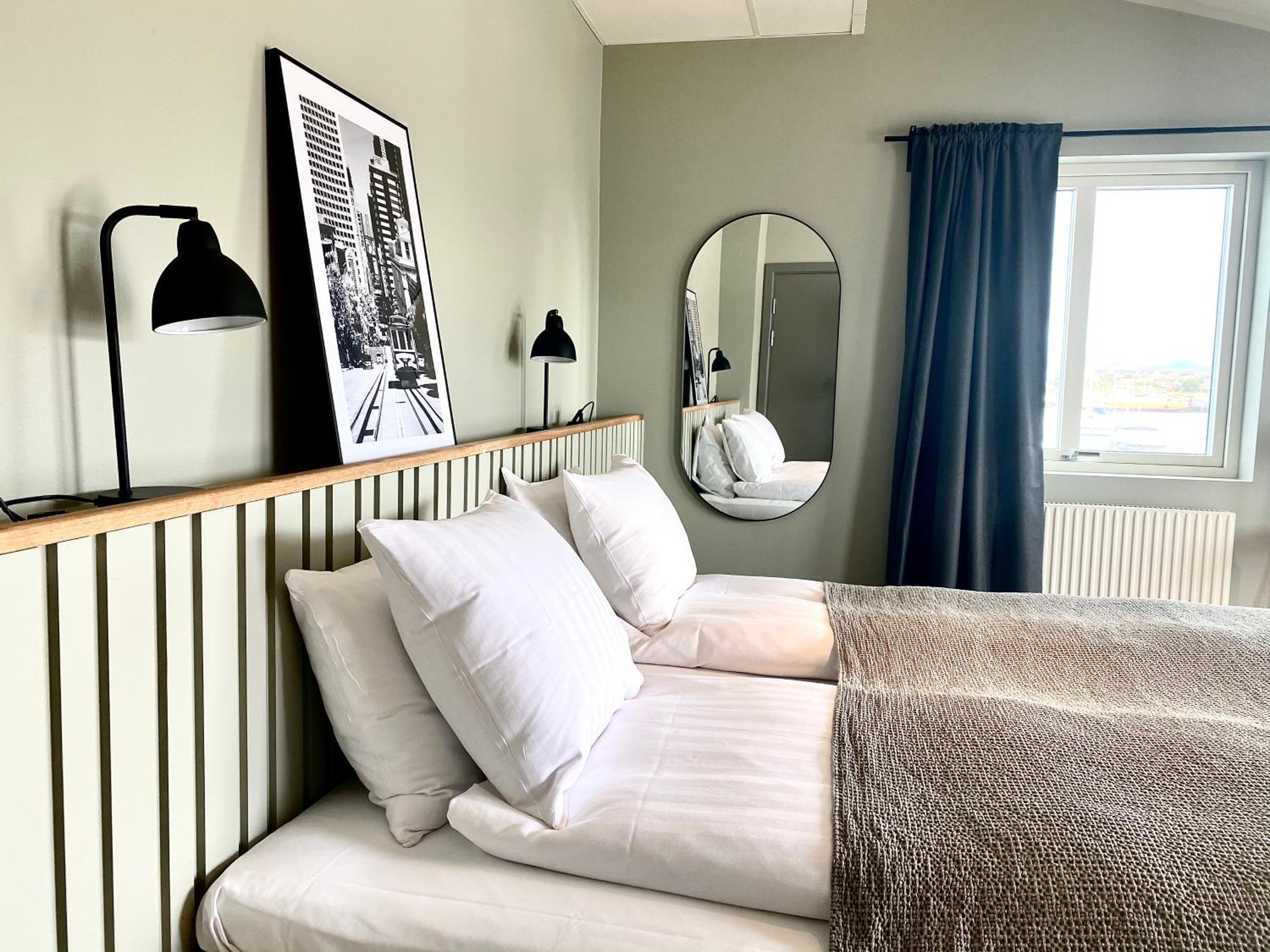 Deluxe Double Room with Balcony - Photo 1