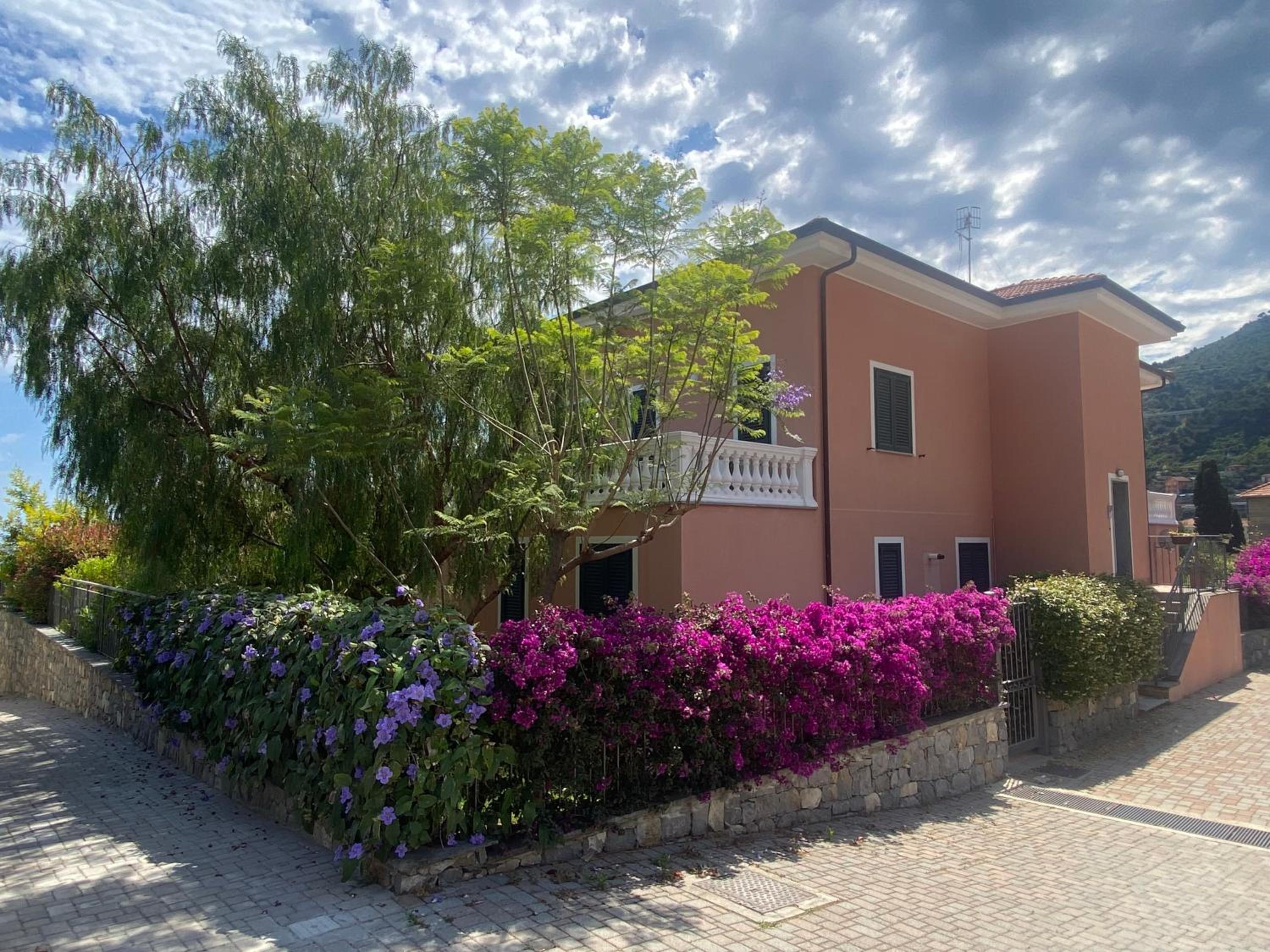 Four-Bedroom Apartment With Balcony  photo 3