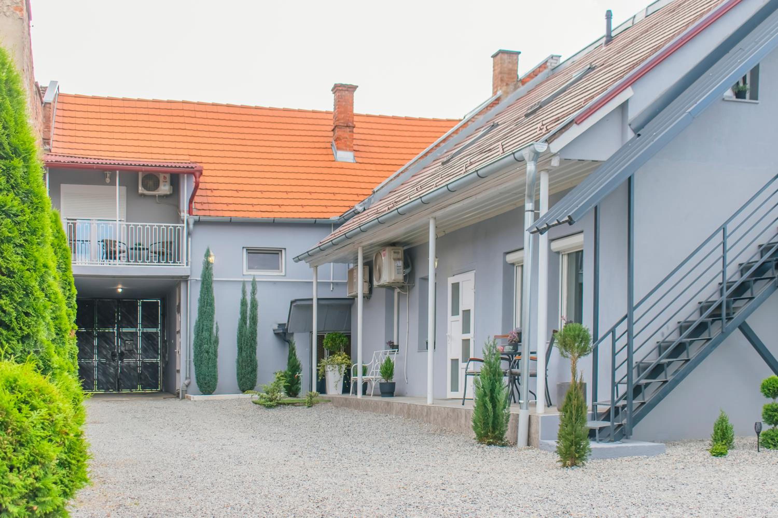 Four-Bedroom House - Photo 40
