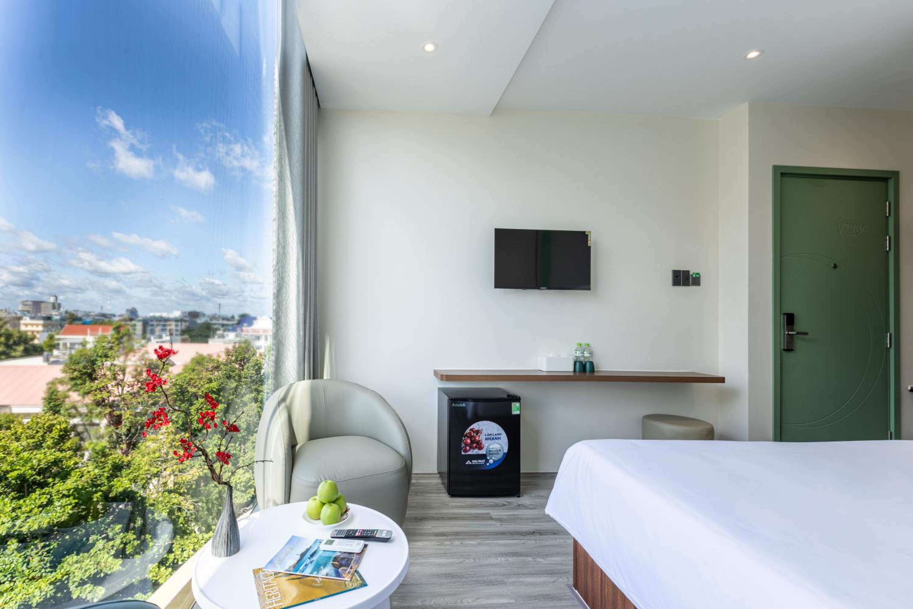 Grand Deluxe King Room With Netflix Premium - Photo 5