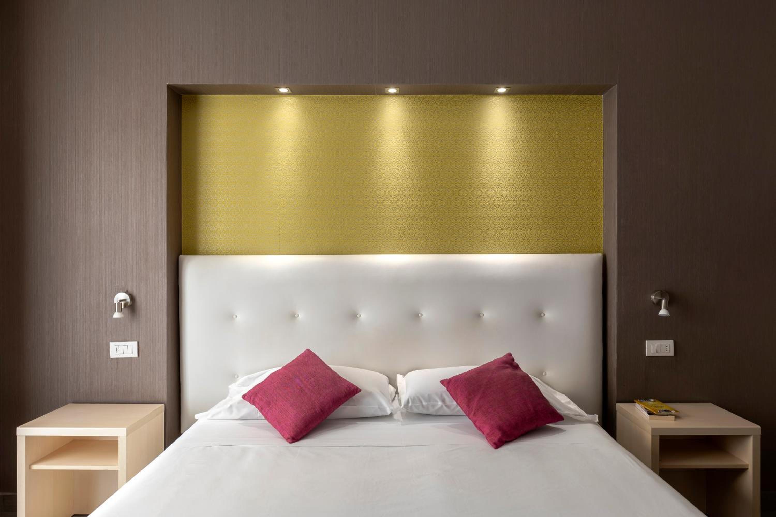 Standard Double or Twin Room - Photo 3