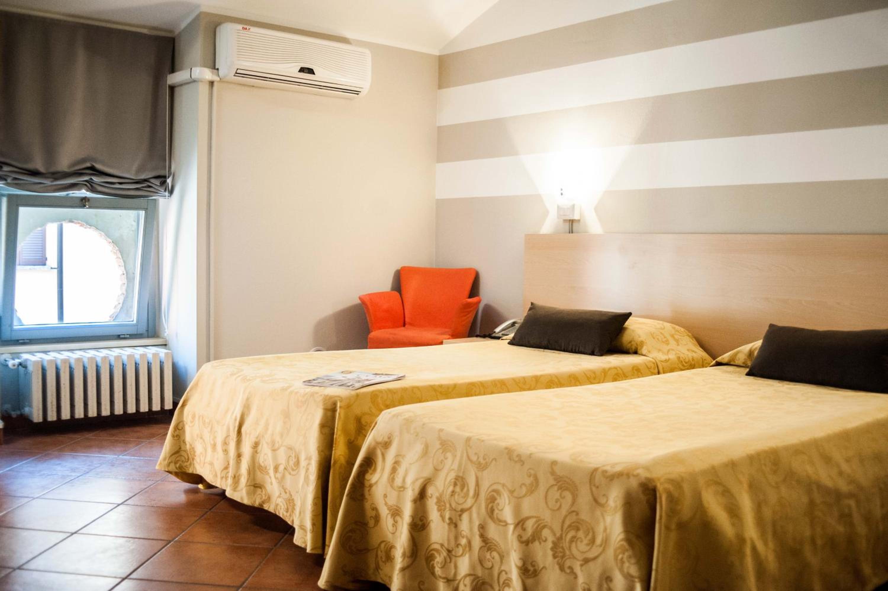 Large Double or Twin Room - Photo 4