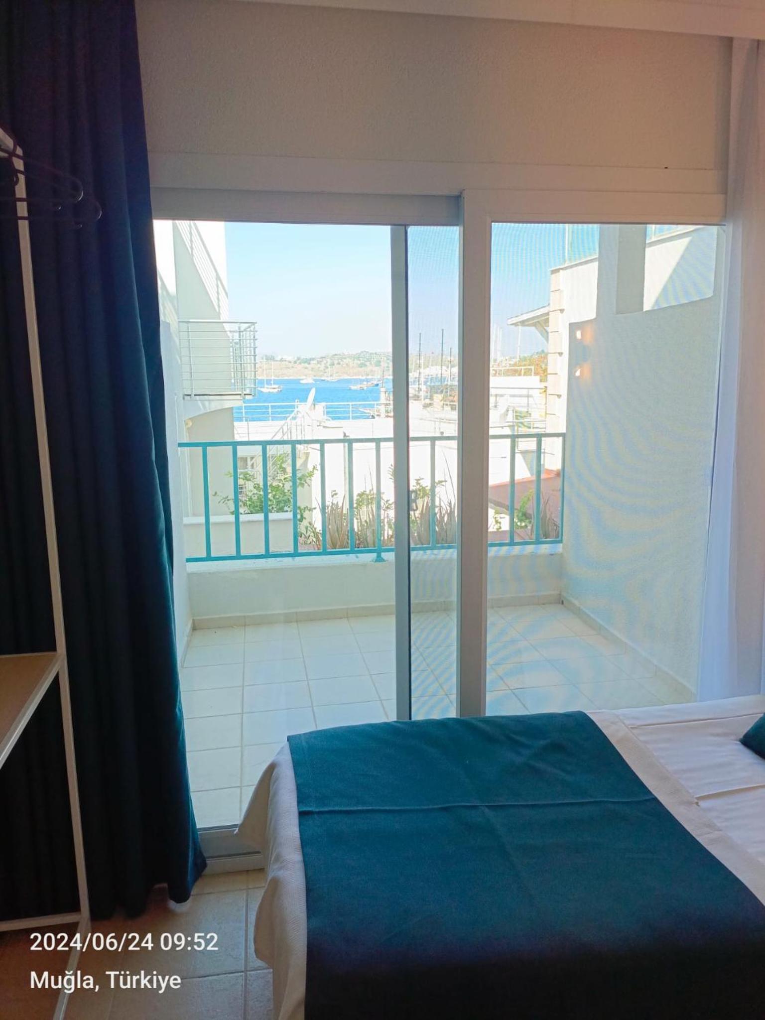 Twin Room with Balcony photo 2