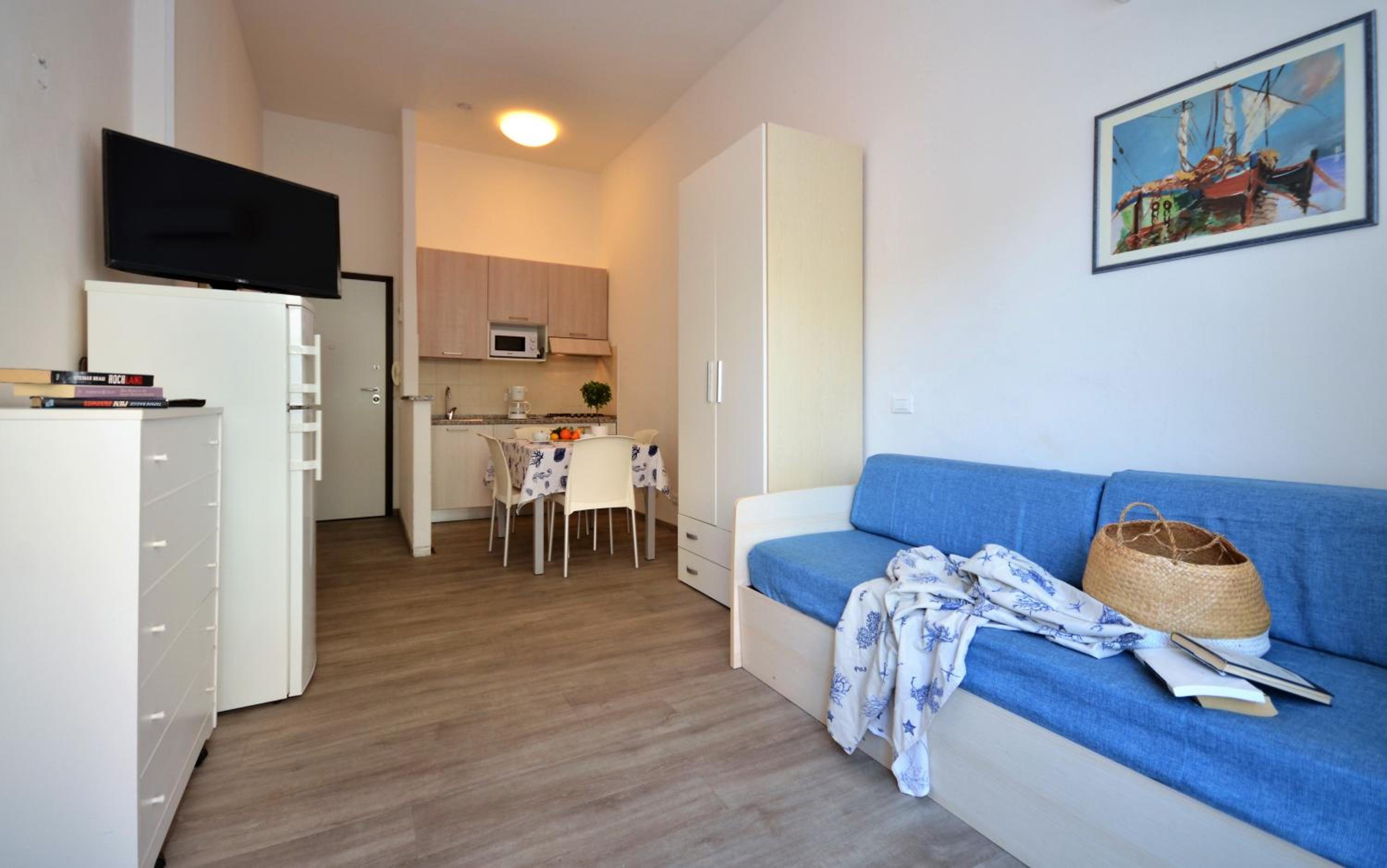 Studio Apartment photo 2