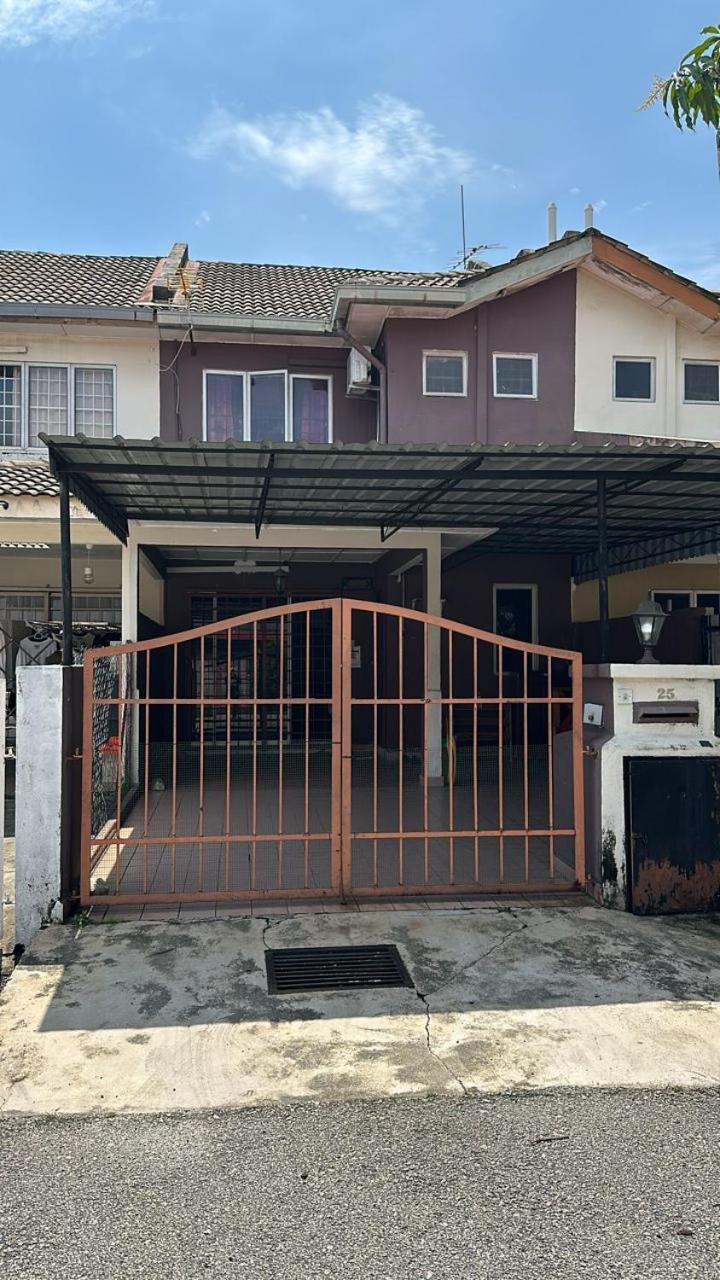 Four-Bedroom House photo 1