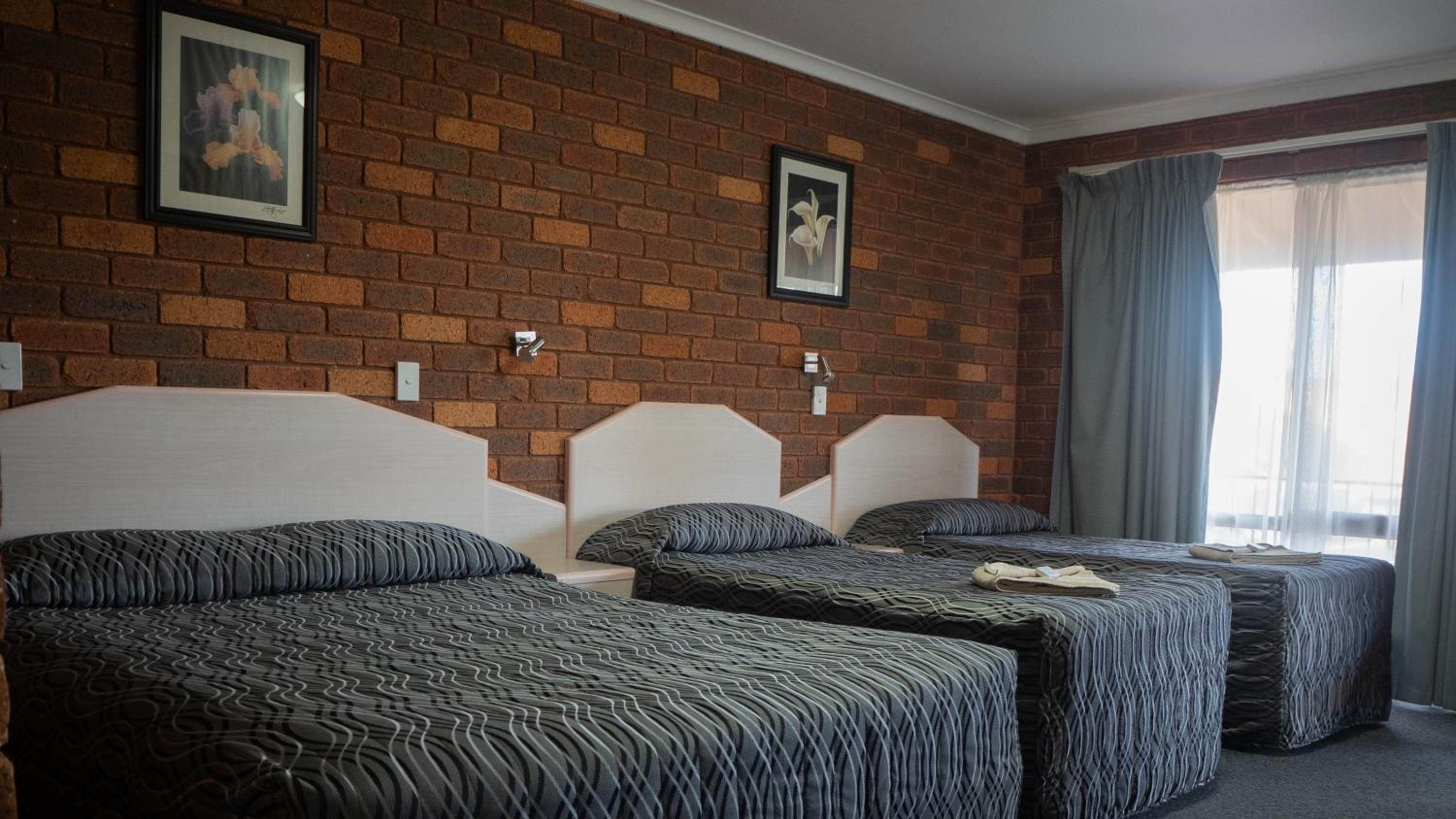 Standard Family Room - Photo 3