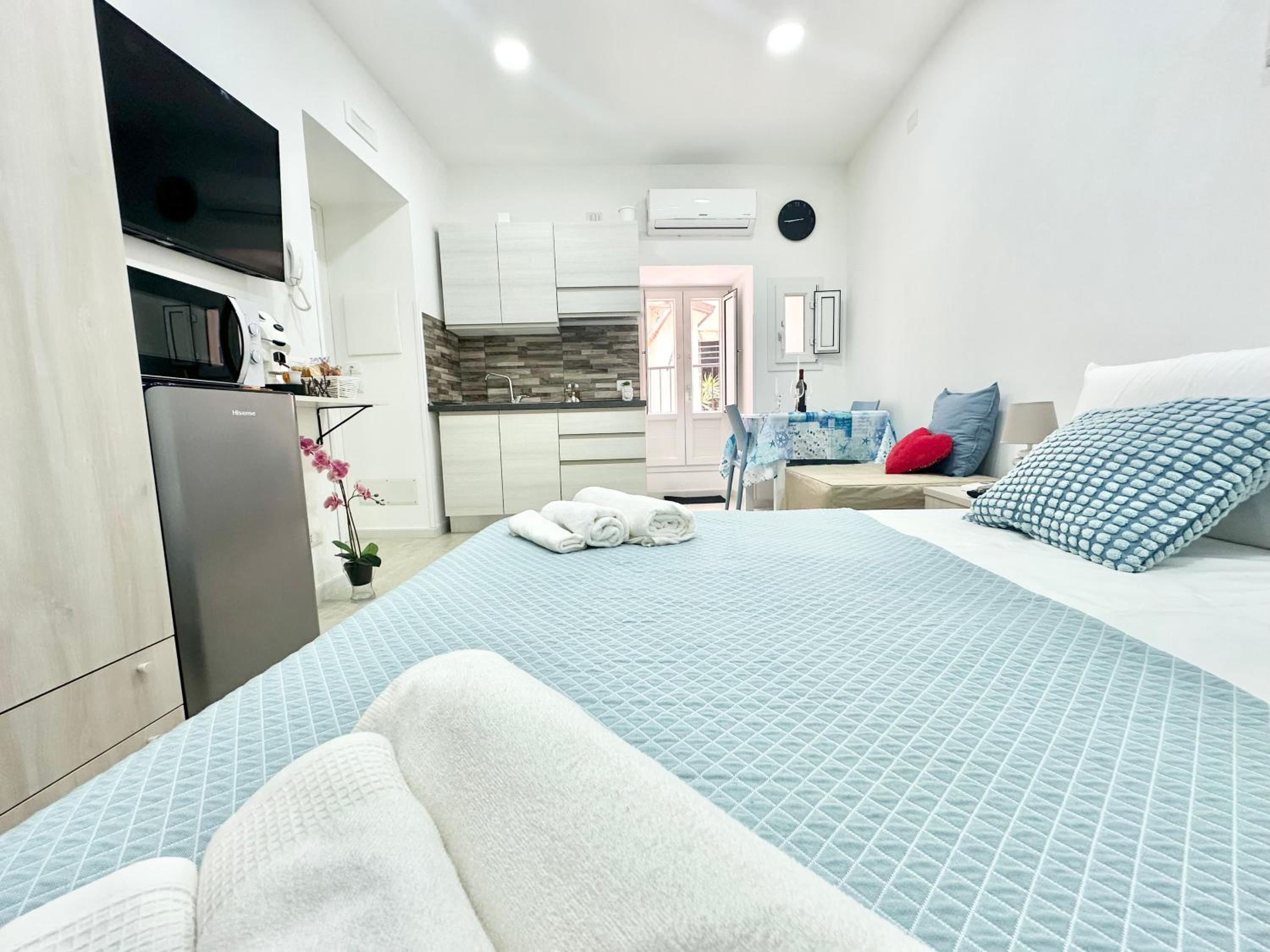 One-Bedroom Apartment photo 3