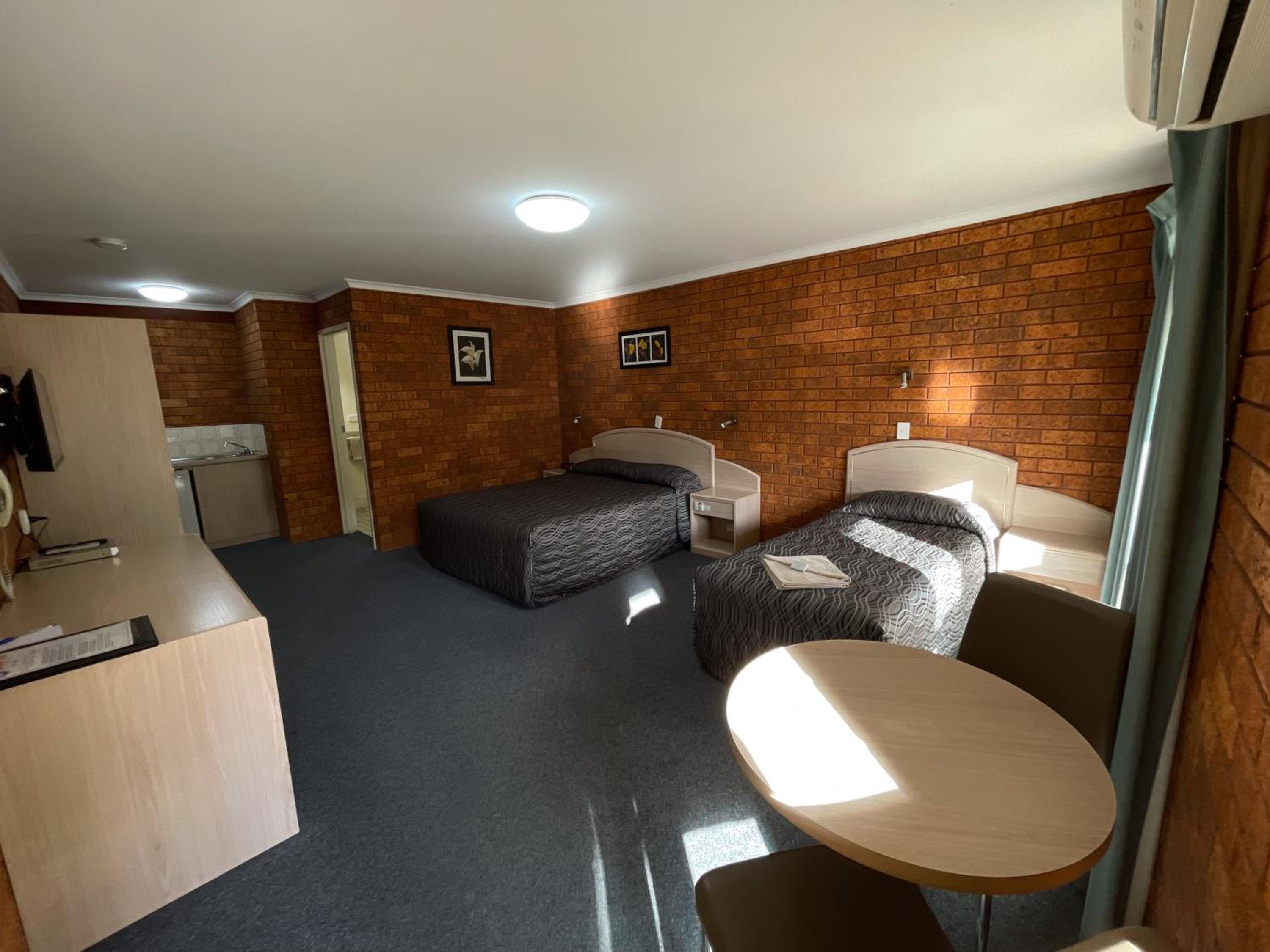 Standard Triple Room - Photo 2