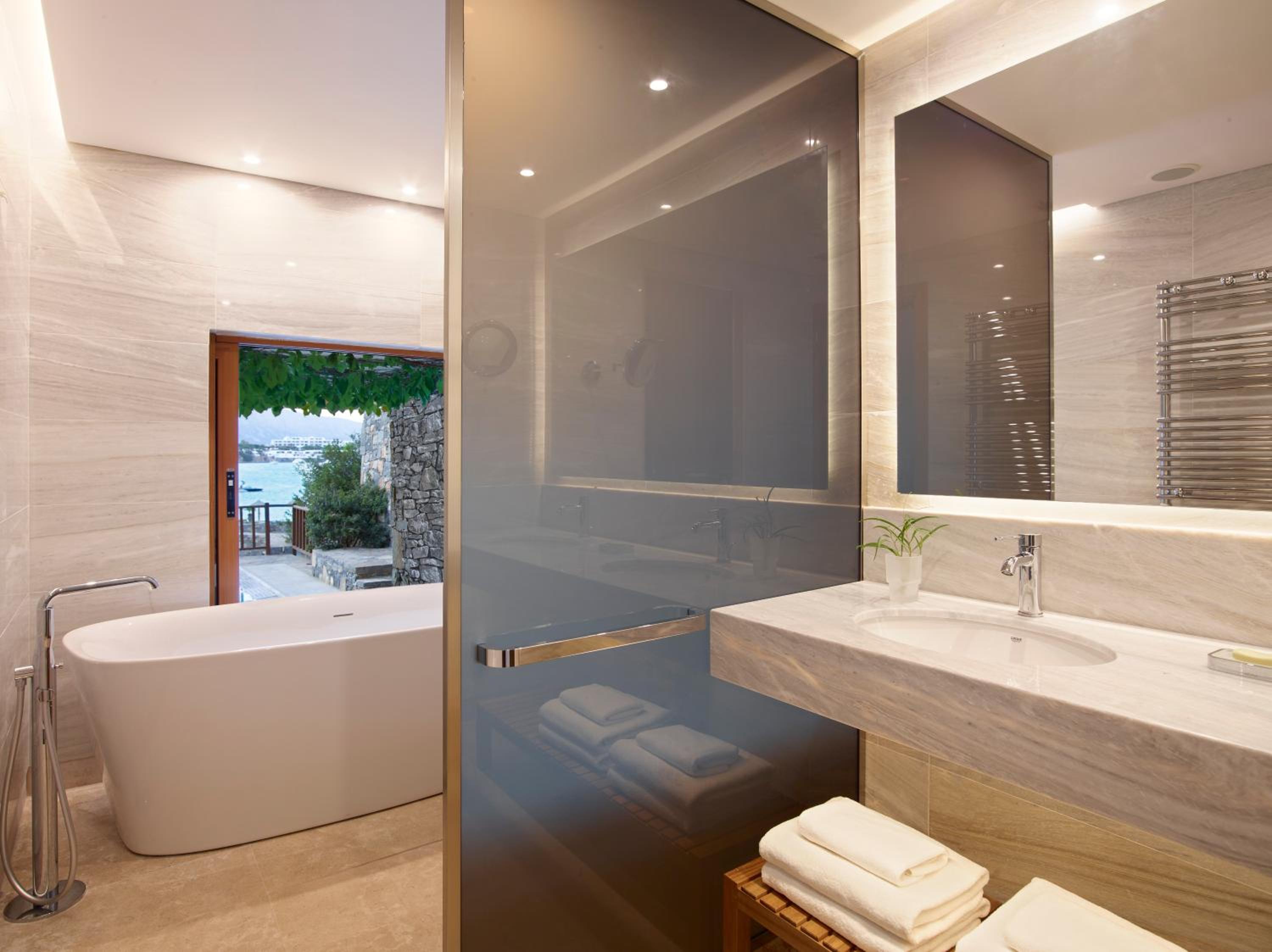Beach-front Junior Suite with Private Pool - Photo 4