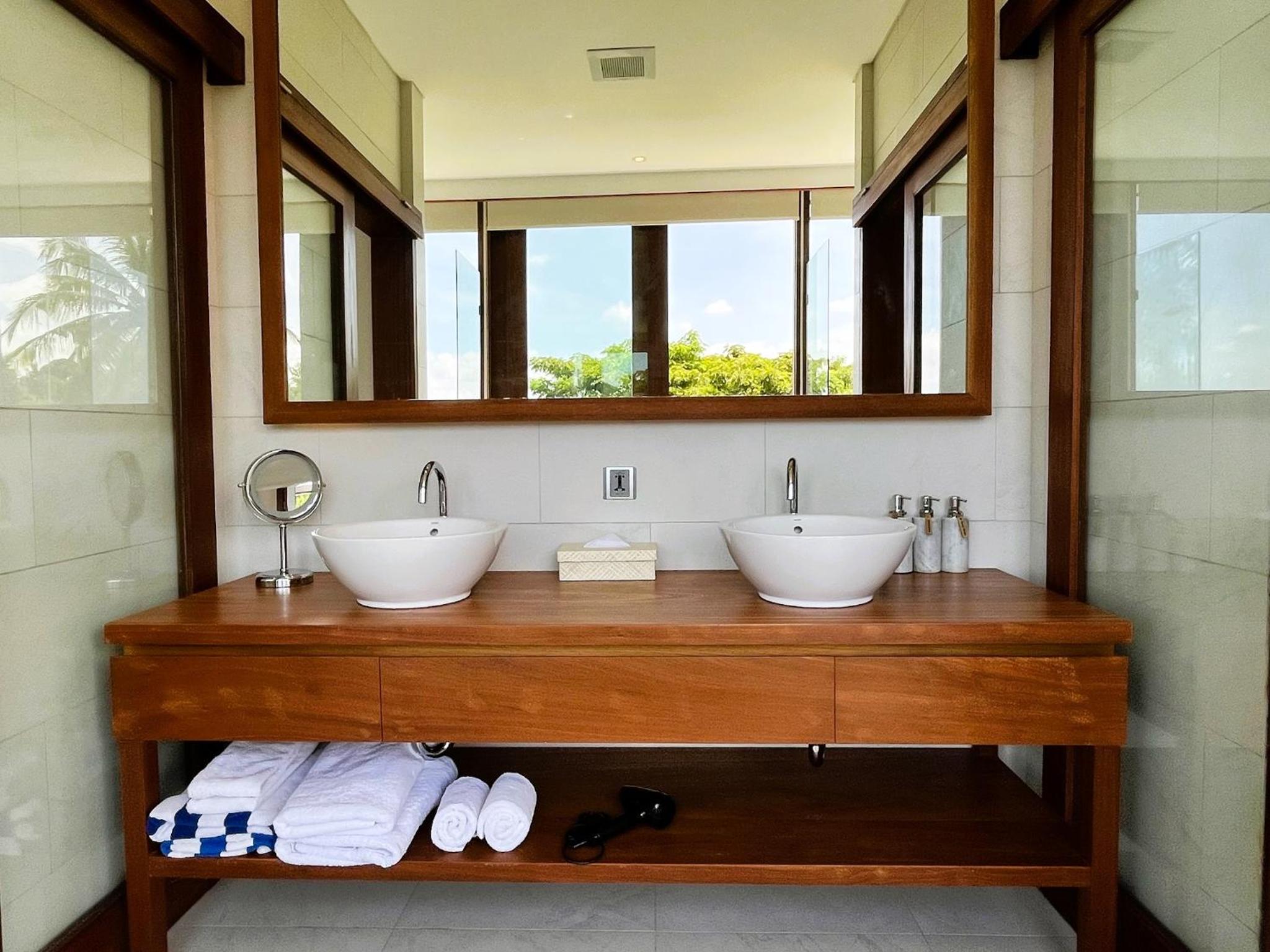 Family 4-Bedroom Villa with Ocean View photo 3