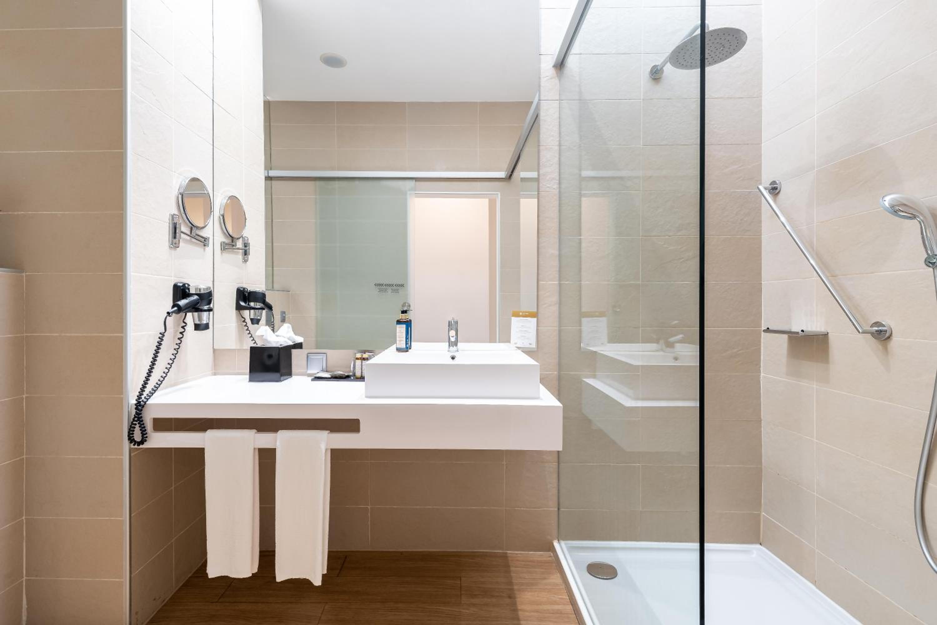 Standard Double or Twin Room photo 2